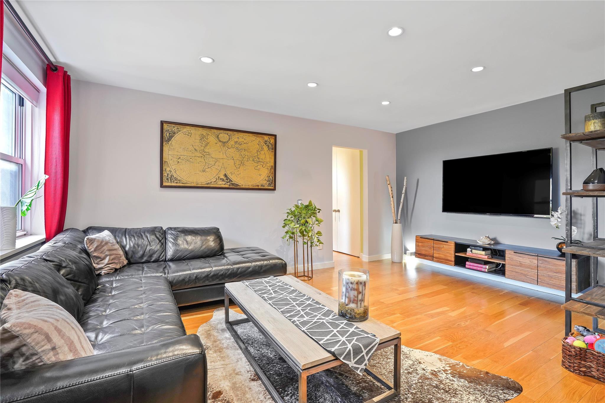 #10 photo, 5221 65th Place, كوينز Maspeth , NY 11378