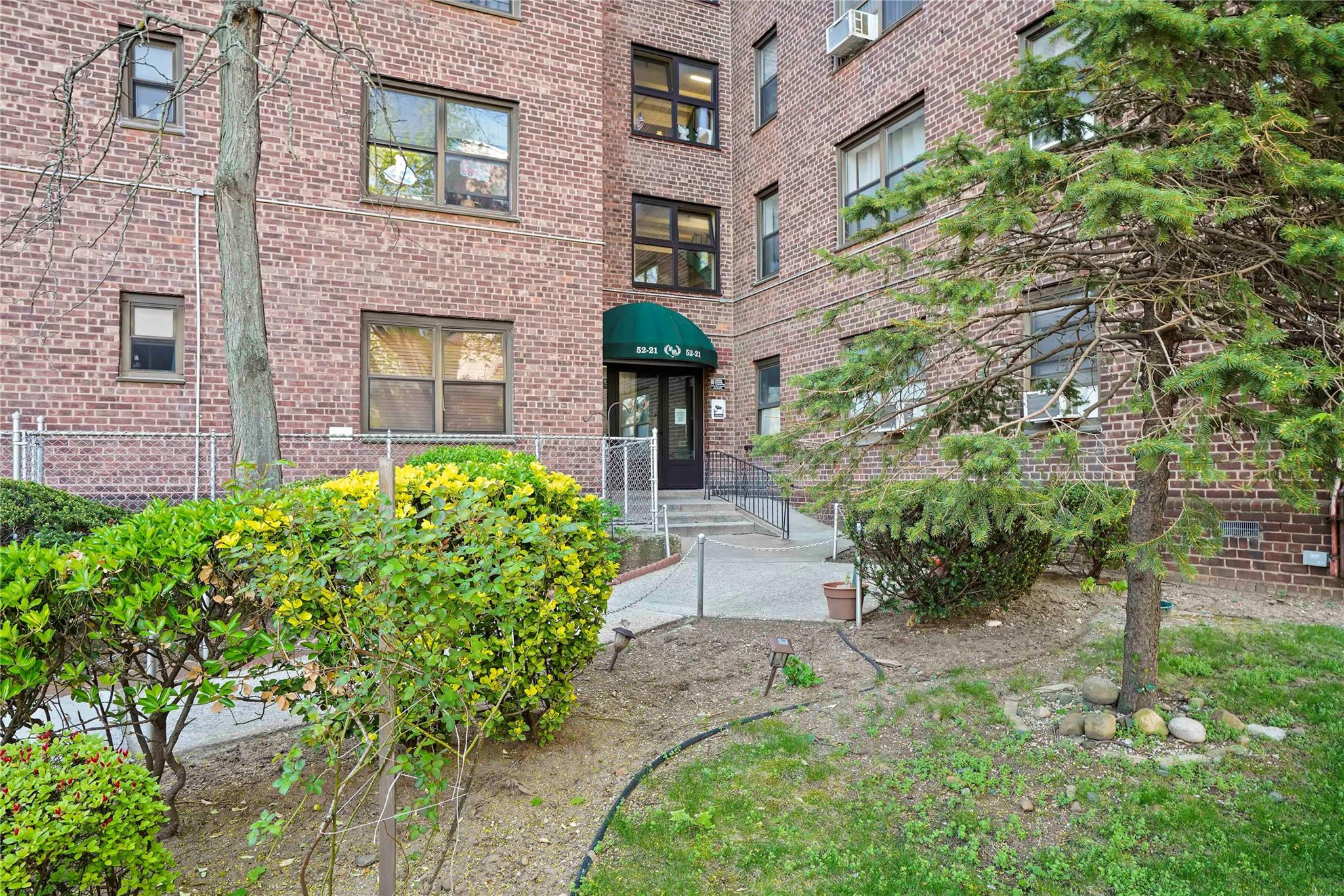 #19 photo, 5221 65th Place, كوينز Maspeth , NY 11378