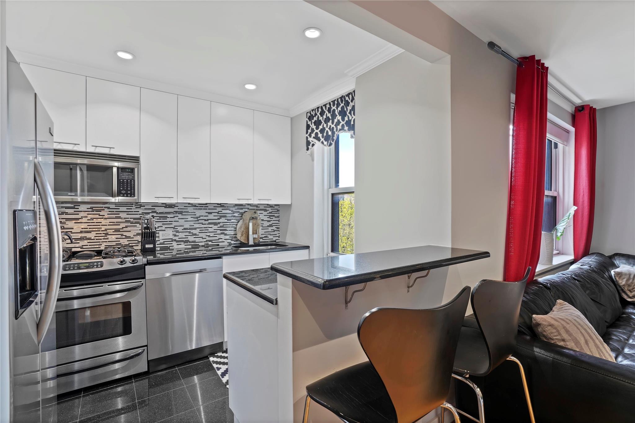 #4 photo, 5221 65th Place, كوينز Maspeth , NY 11378