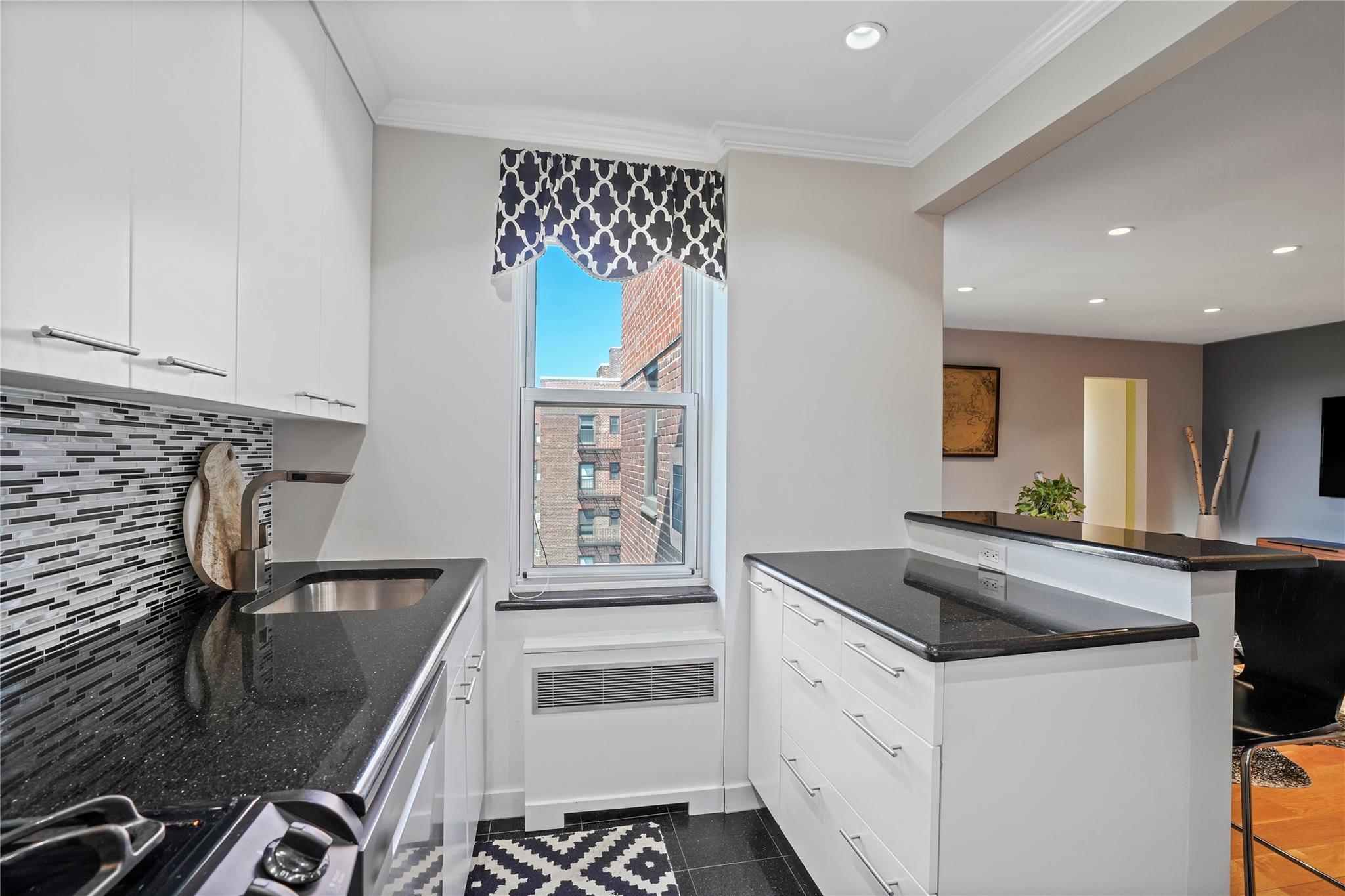 #7 photo, 5221 65th Place, كوينز Maspeth , NY 11378