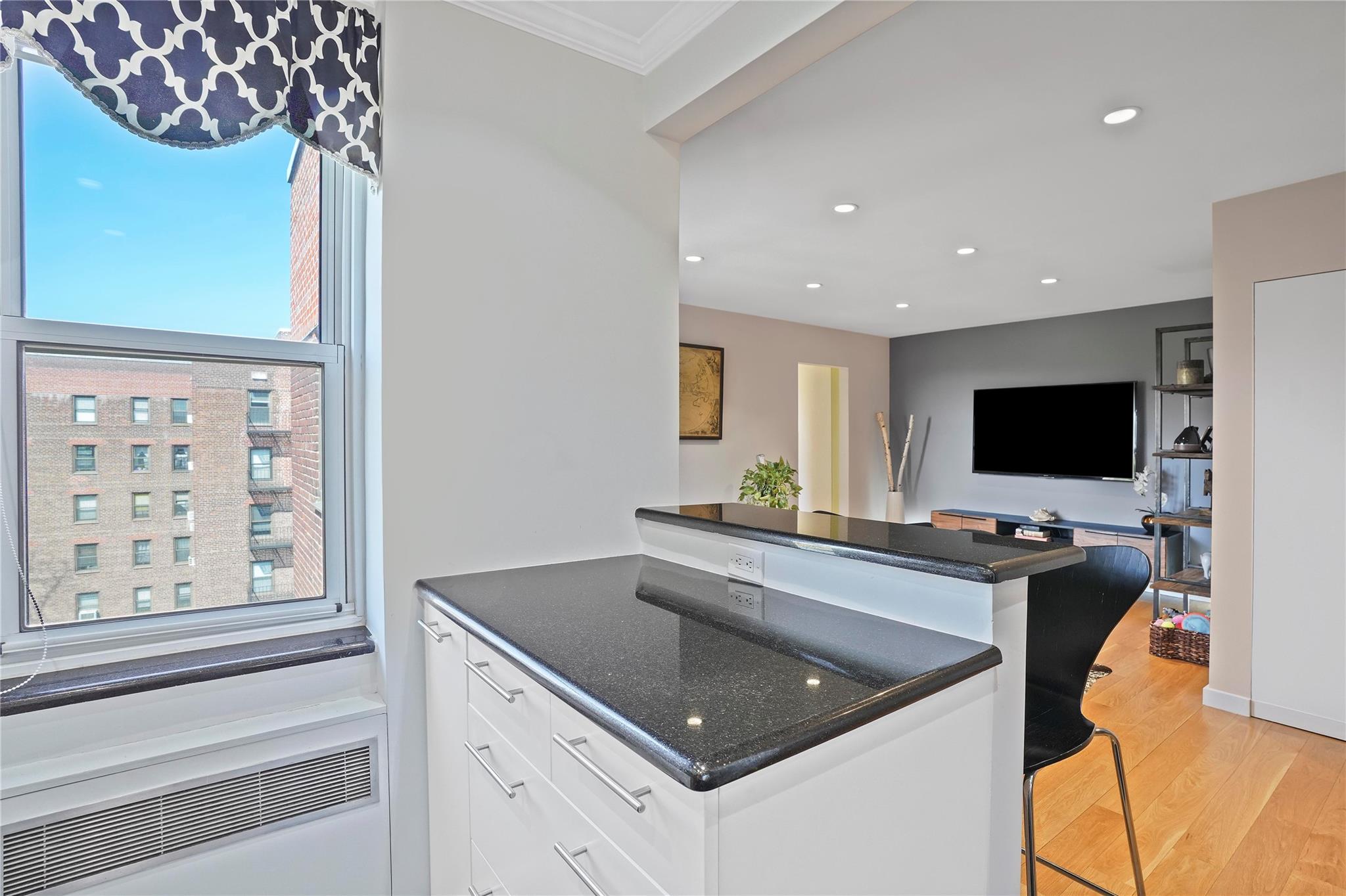 #8 photo, 5221 65th Place, كوينز Maspeth , NY 11378