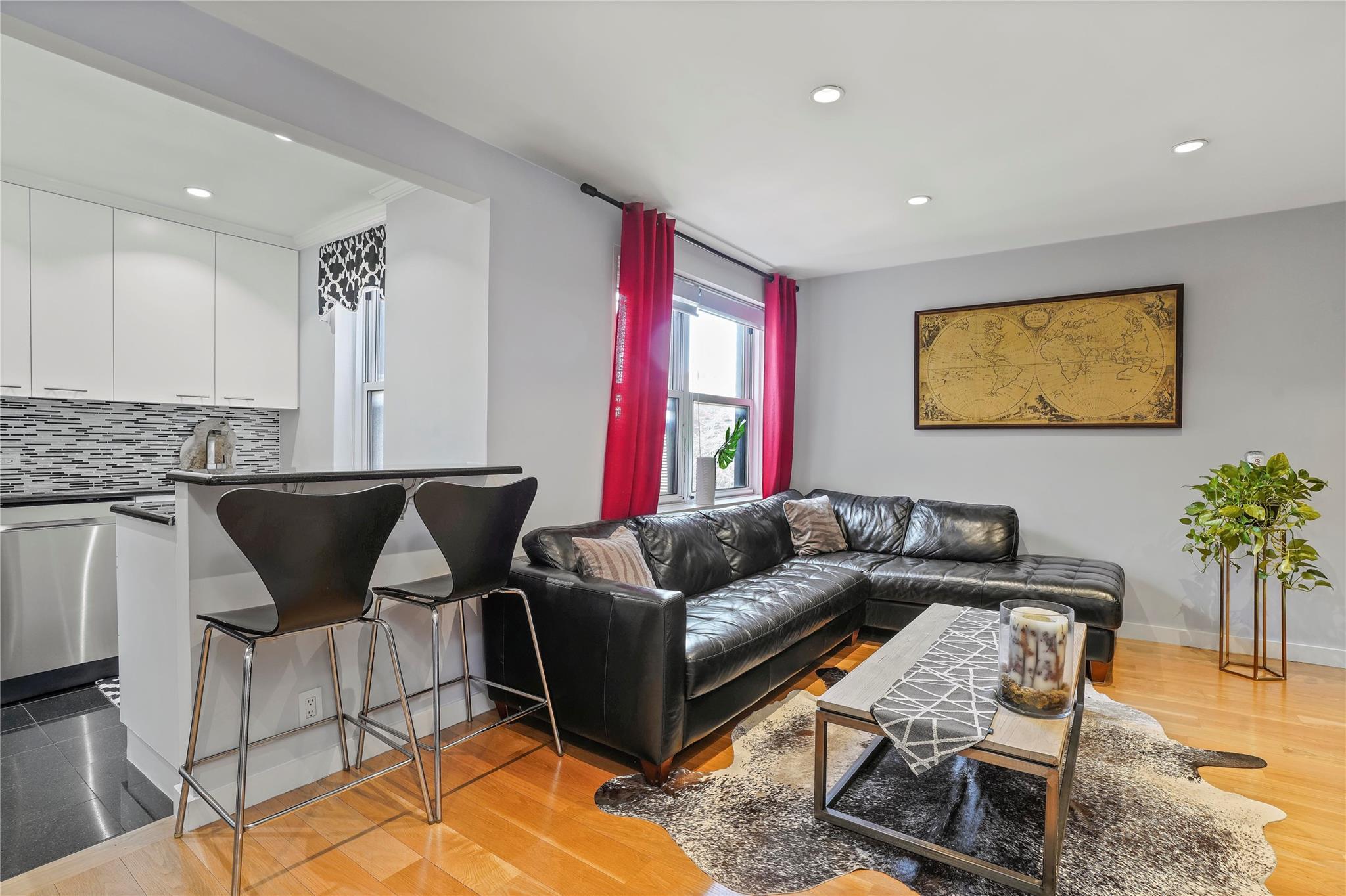 #9 photo, 5221 65th Place, كوينز Maspeth , NY 11378