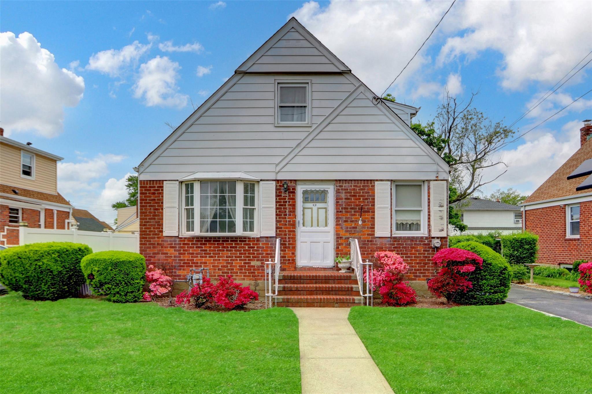 #1 photo, 26 Walton Avenue, Uniondale , NY 11553