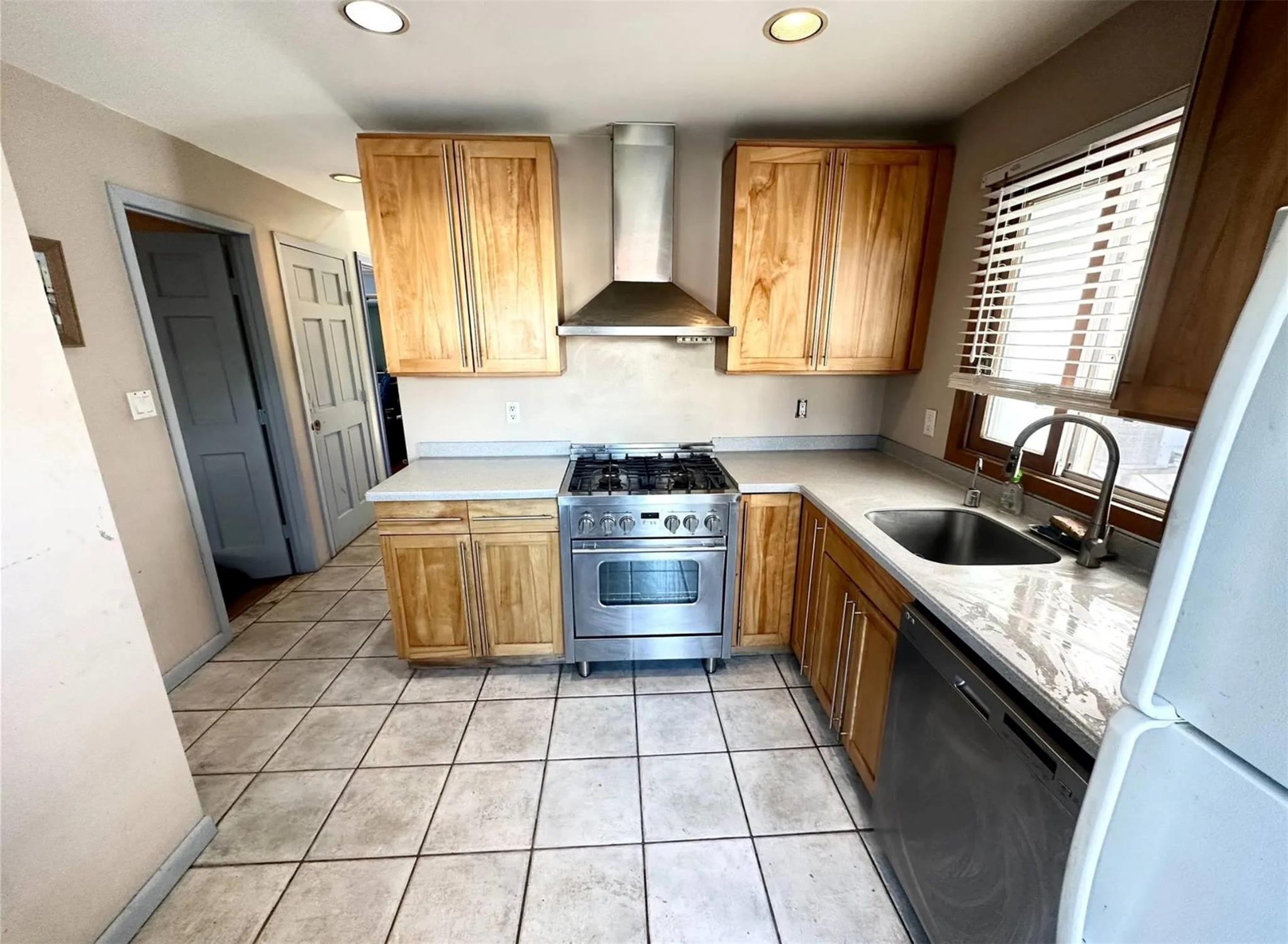 #11 photo, 30 Delaware Avenue, Long Beach , NY 11561