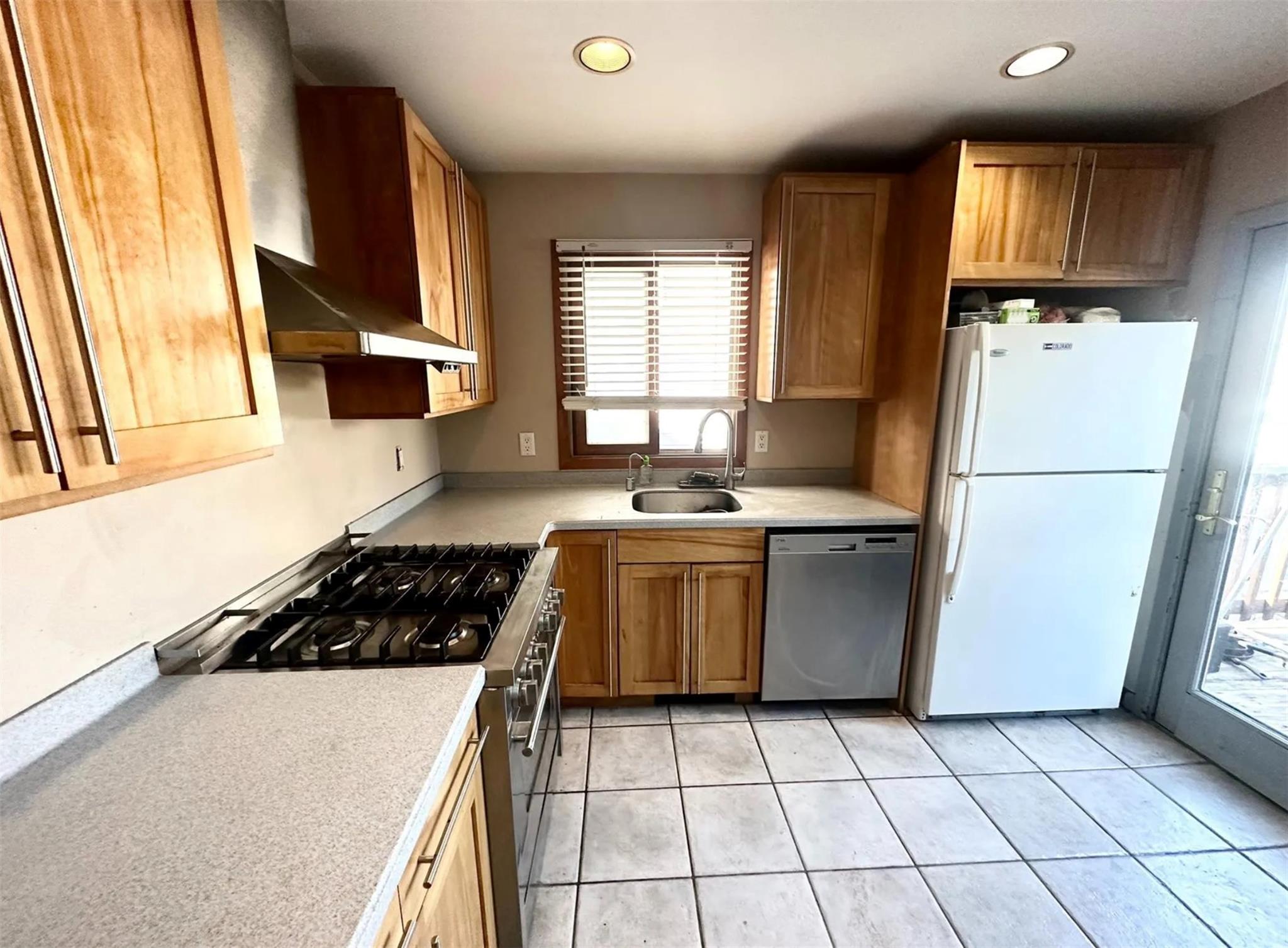 #9 photo, 30 Delaware Avenue, Long Beach , NY 11561