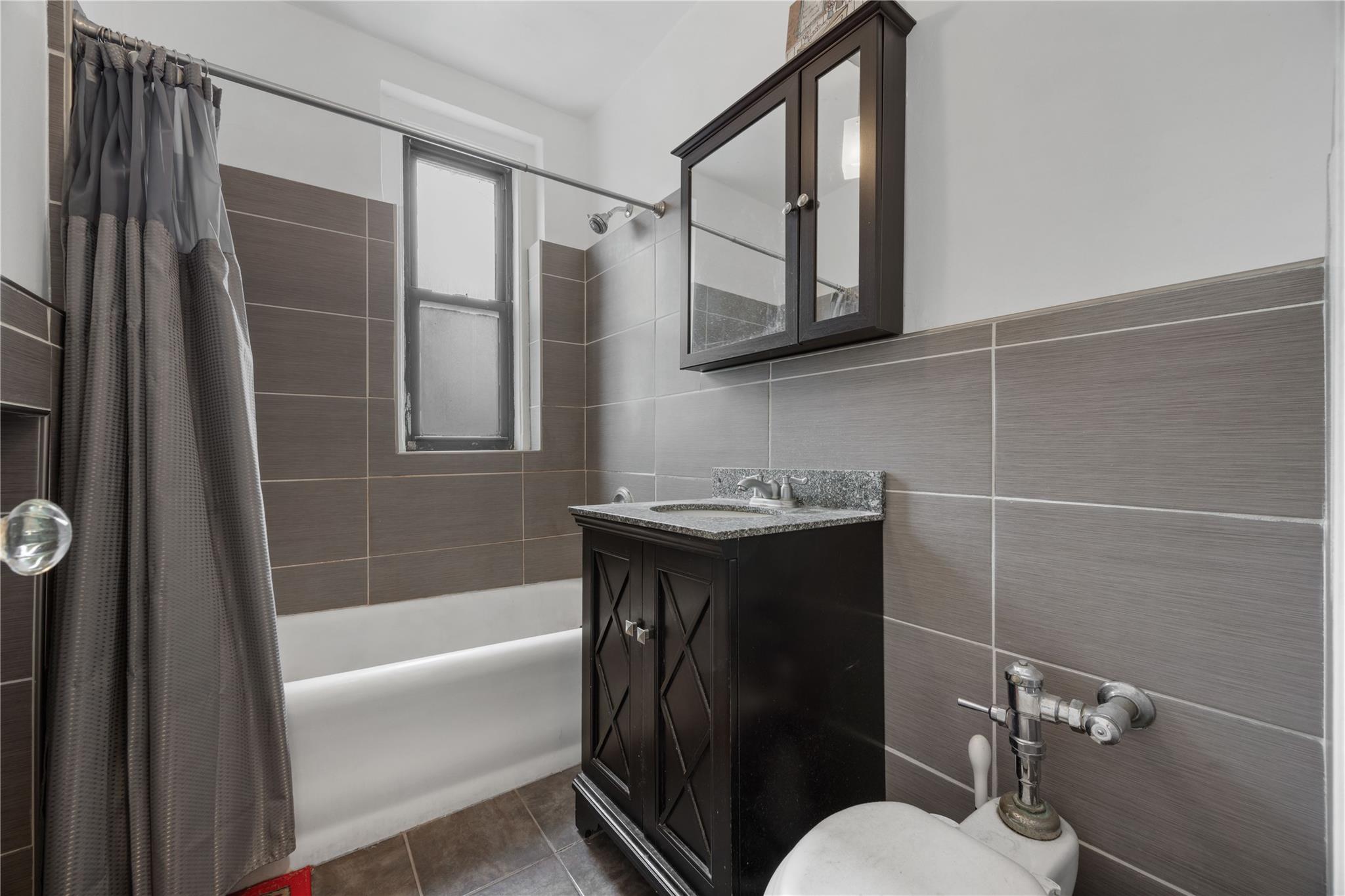 #9 photo, 72-34 Austin Street, クイーンズ区 Forest Hills , NY 11375