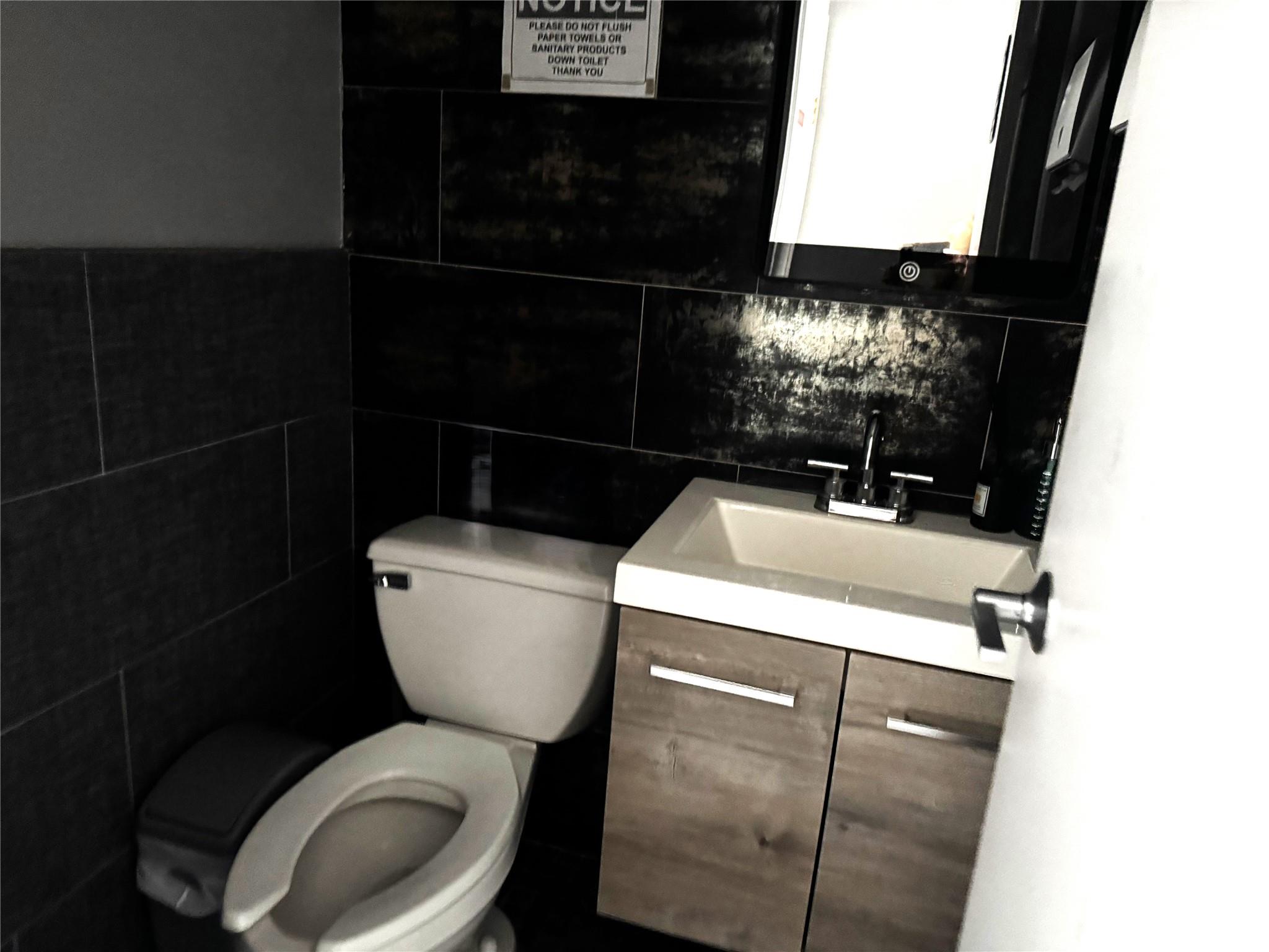 #4 photo, 2694-2698 Merrick Rd, ナッソー郡 Bellmore , NY 11710