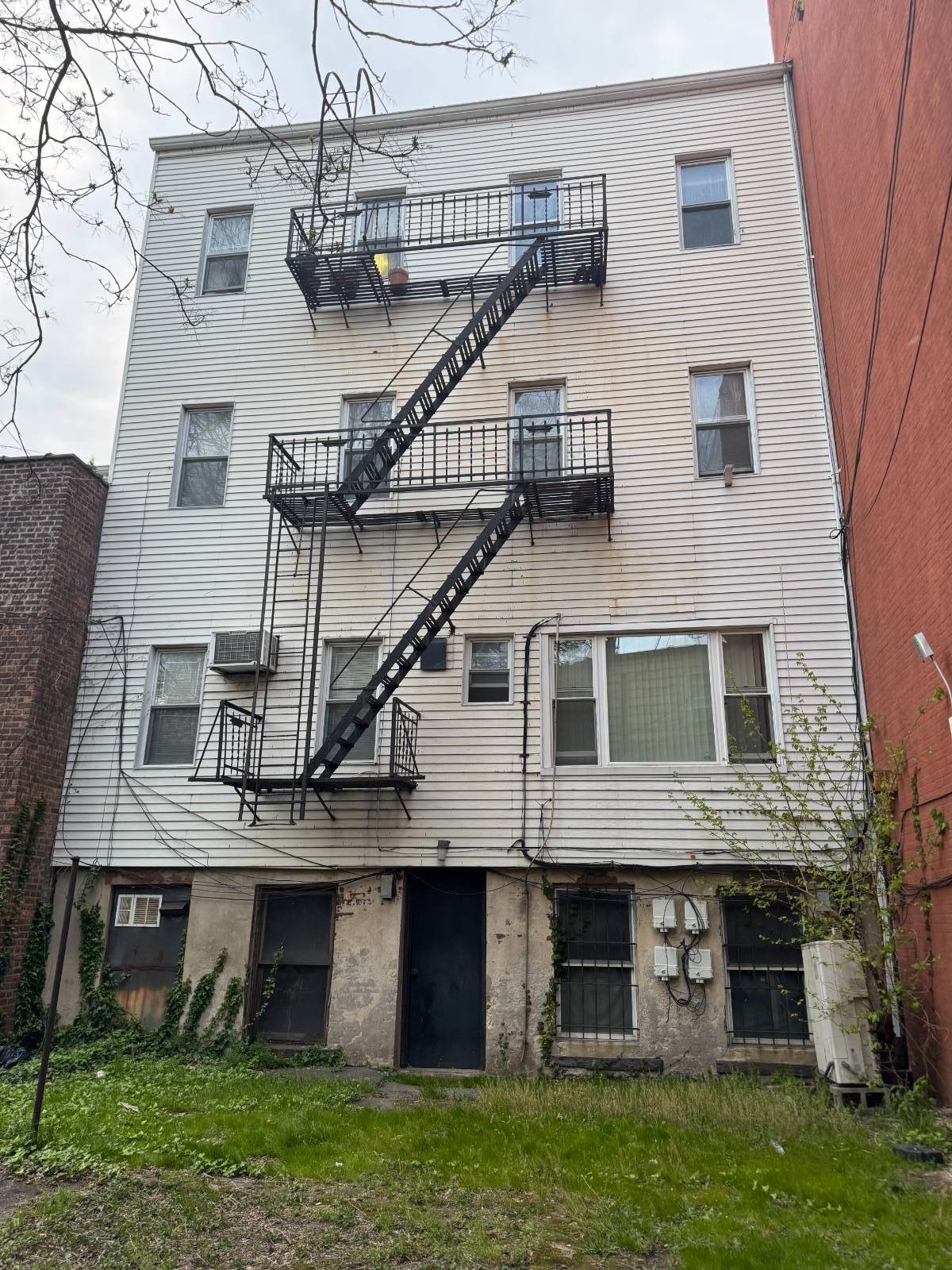 #8 photo, 22-03 Steinway ST, クイーンズ区 Astoria , NY 11105