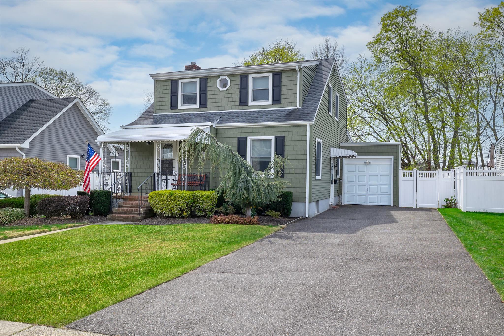 #1 photo, 44 Jefferson Road, নাসাউ কাউন্টি Farmingdale , NY 11735