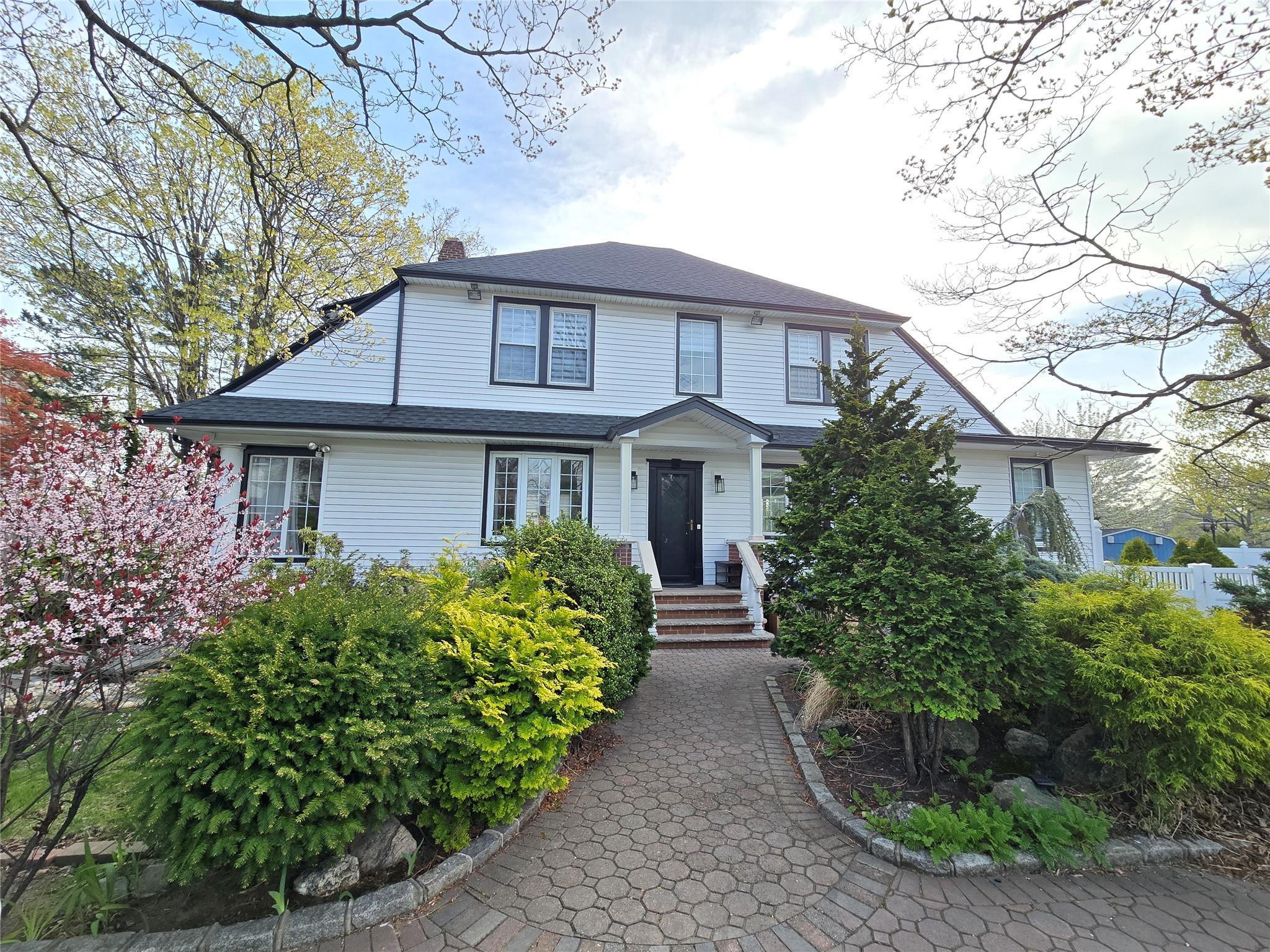 #1 photo, 9 Hill Court, Malba , NY 11357