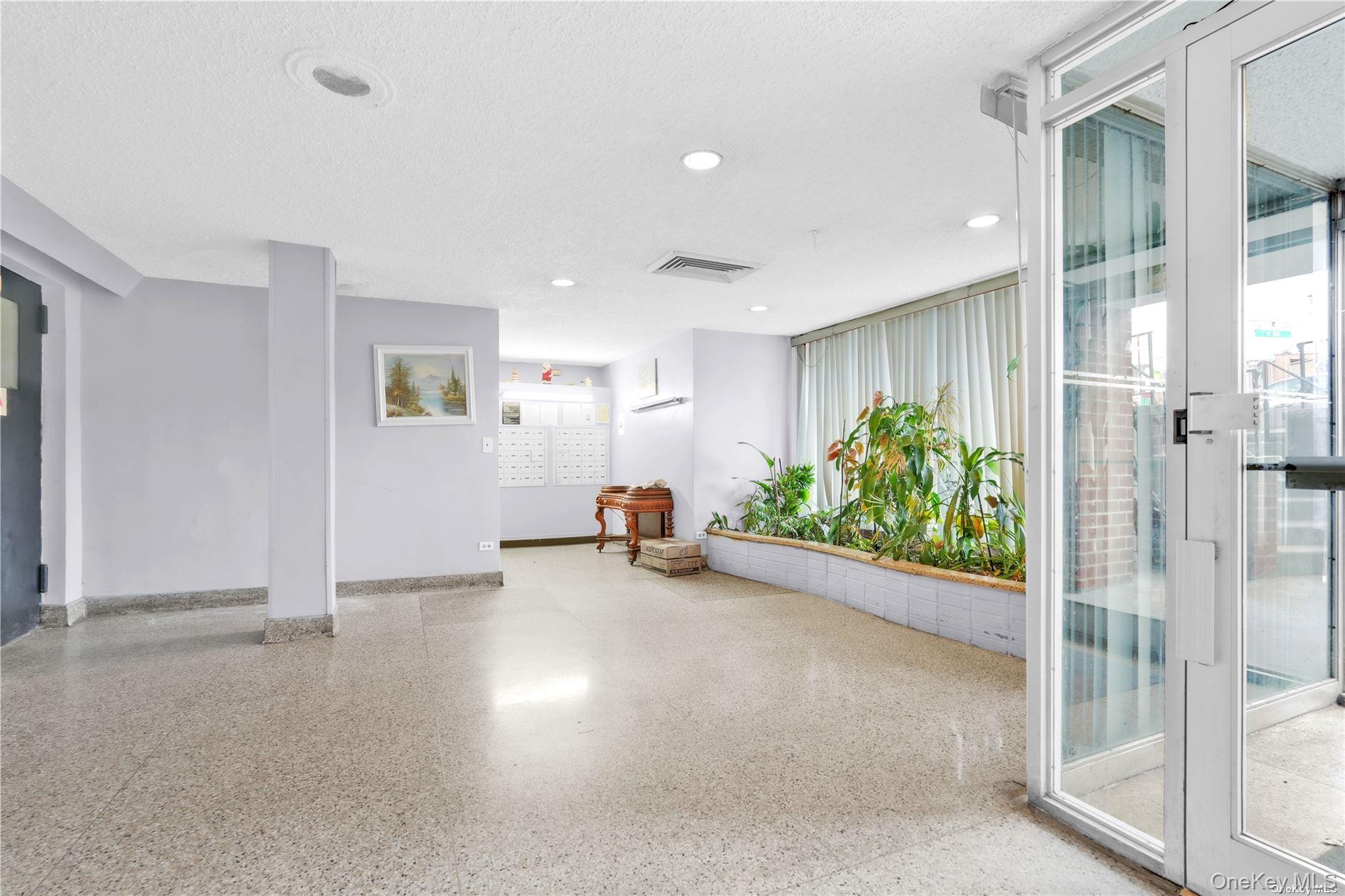 #11 photo, 108-05 Astoria Boulevard, クイーンズ区 East Elmhurst , NY 11369