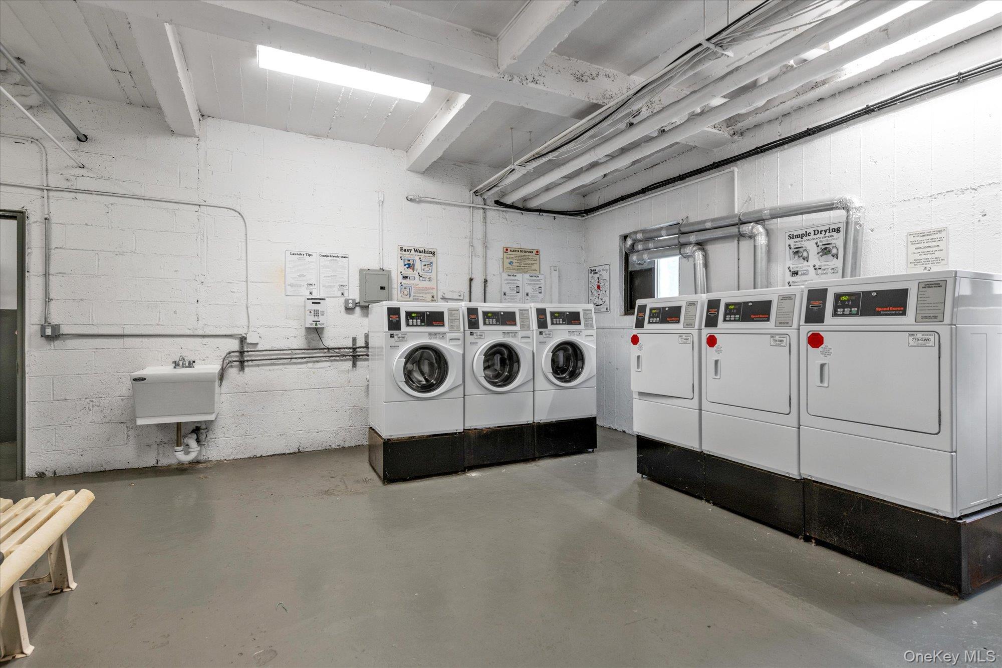 #14 photo, 1 Town House Place, Great Neck , NY 11021