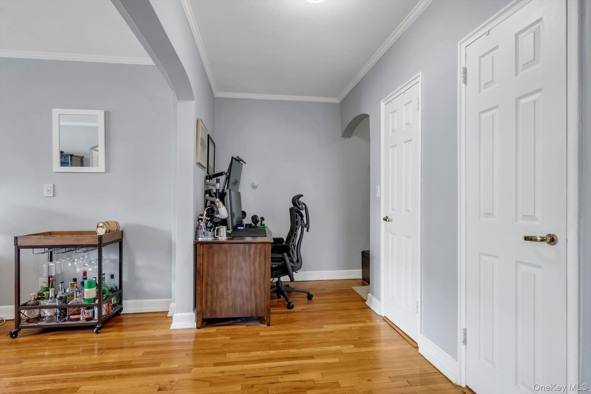 #2 photo, 1 Town House Place, Great Neck , NY 11021