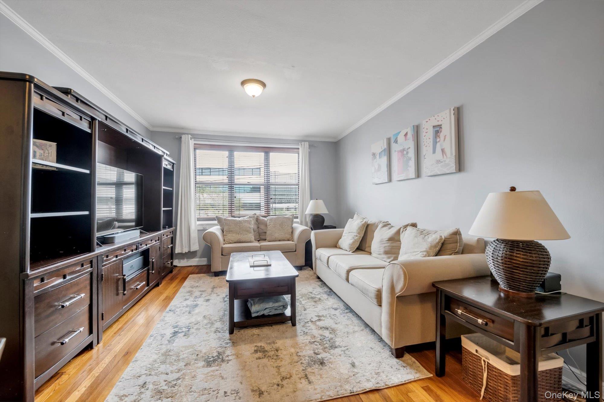 #4 photo, 1 Town House Place, Great Neck , NY 11021