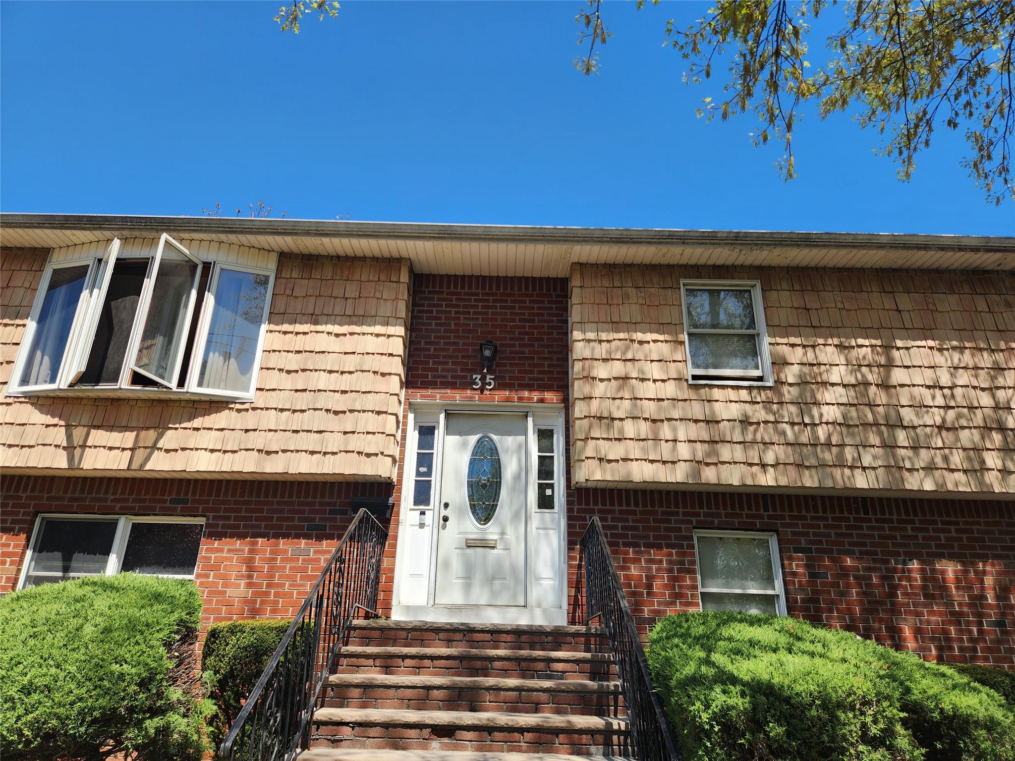 #3 photo, 35 Mulford Place, Hempstead , NY 11550