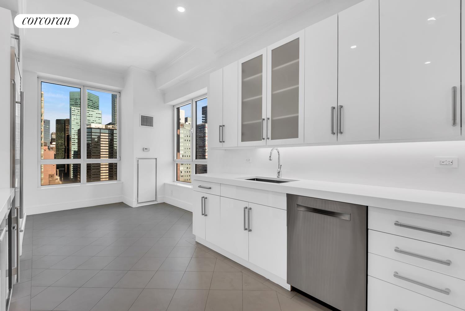 #8 photo, 351 E 51ST Street, マンハッタン Turtle Bay , NY 10022