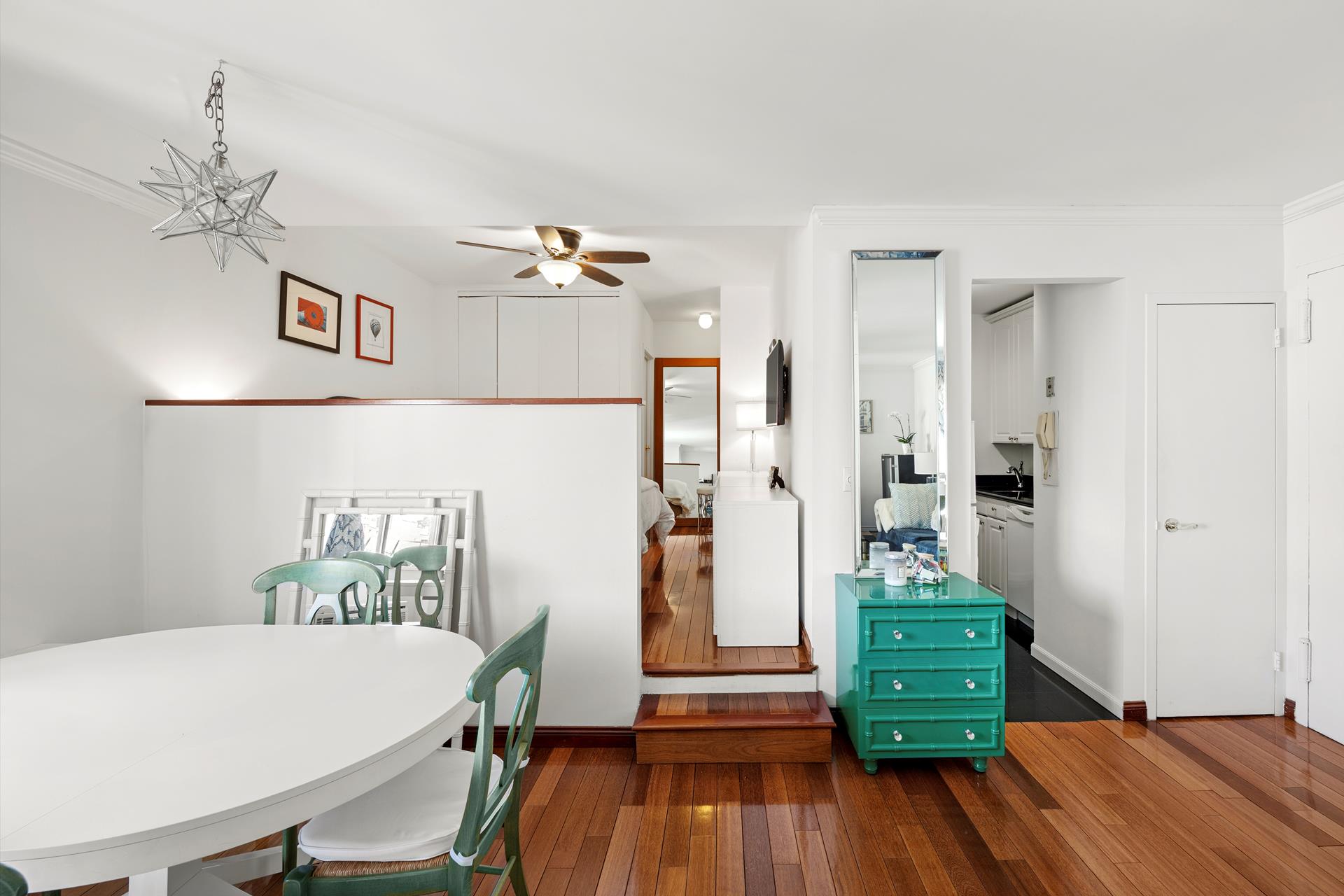 #2 photo, 85 8TH Avenue, マンハッタン Chelsea , NY 10011