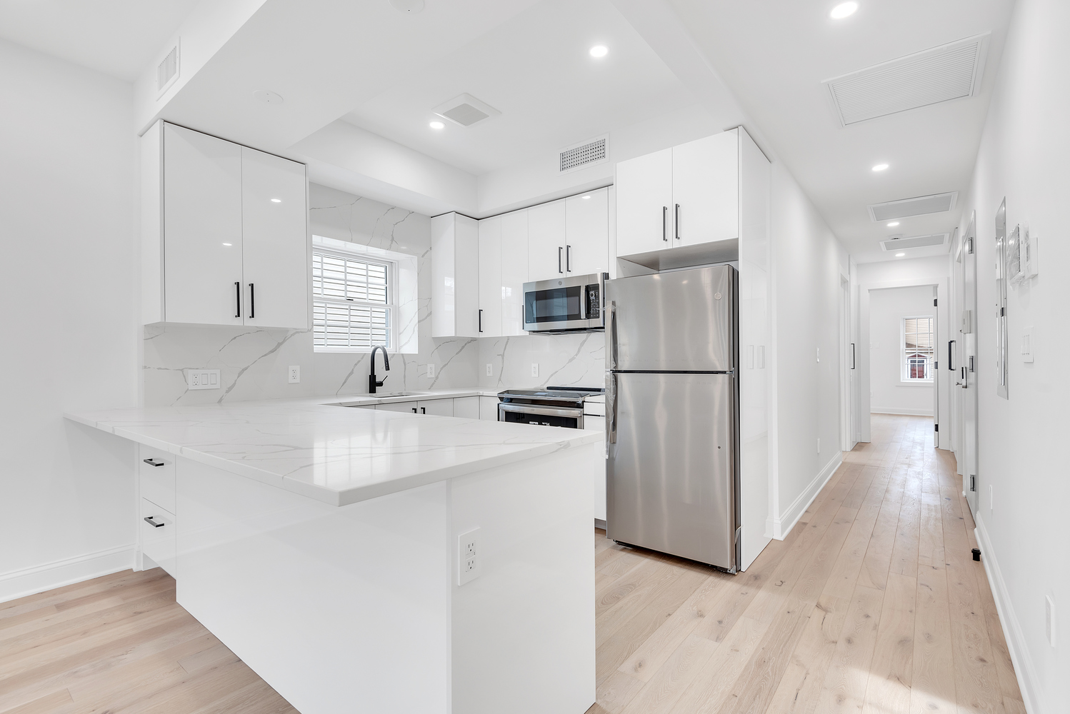 #1 photo, 41-15 39TH Place, كوينز Sunnyside , NY 11104