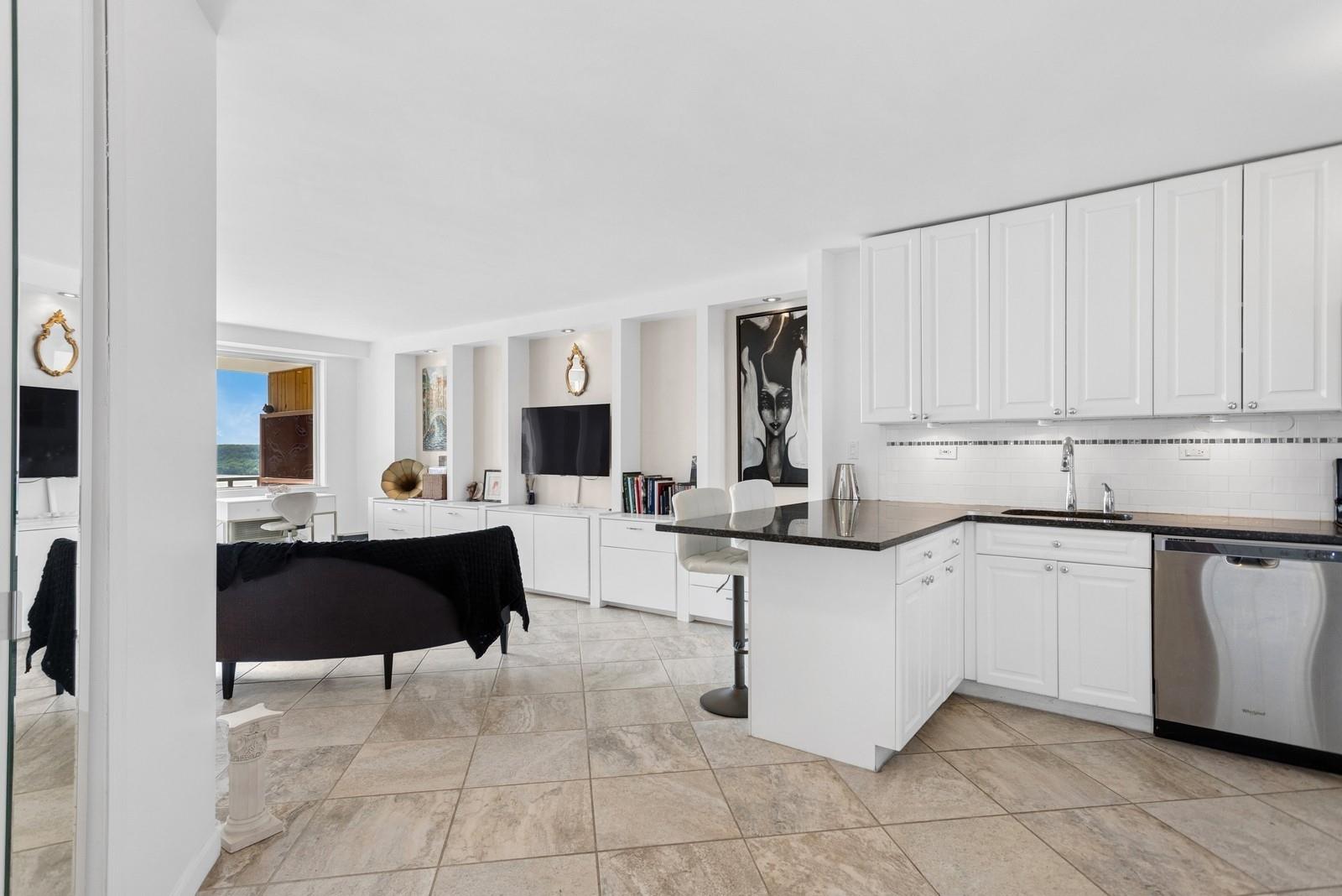 #8 photo, 5800 Arlington Avenue, ブロンクス区 Bronx , NY 10471