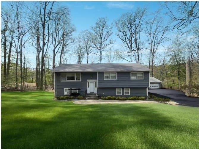 #1 photo, 8 Dawn Lane, Airmont , NY 10901