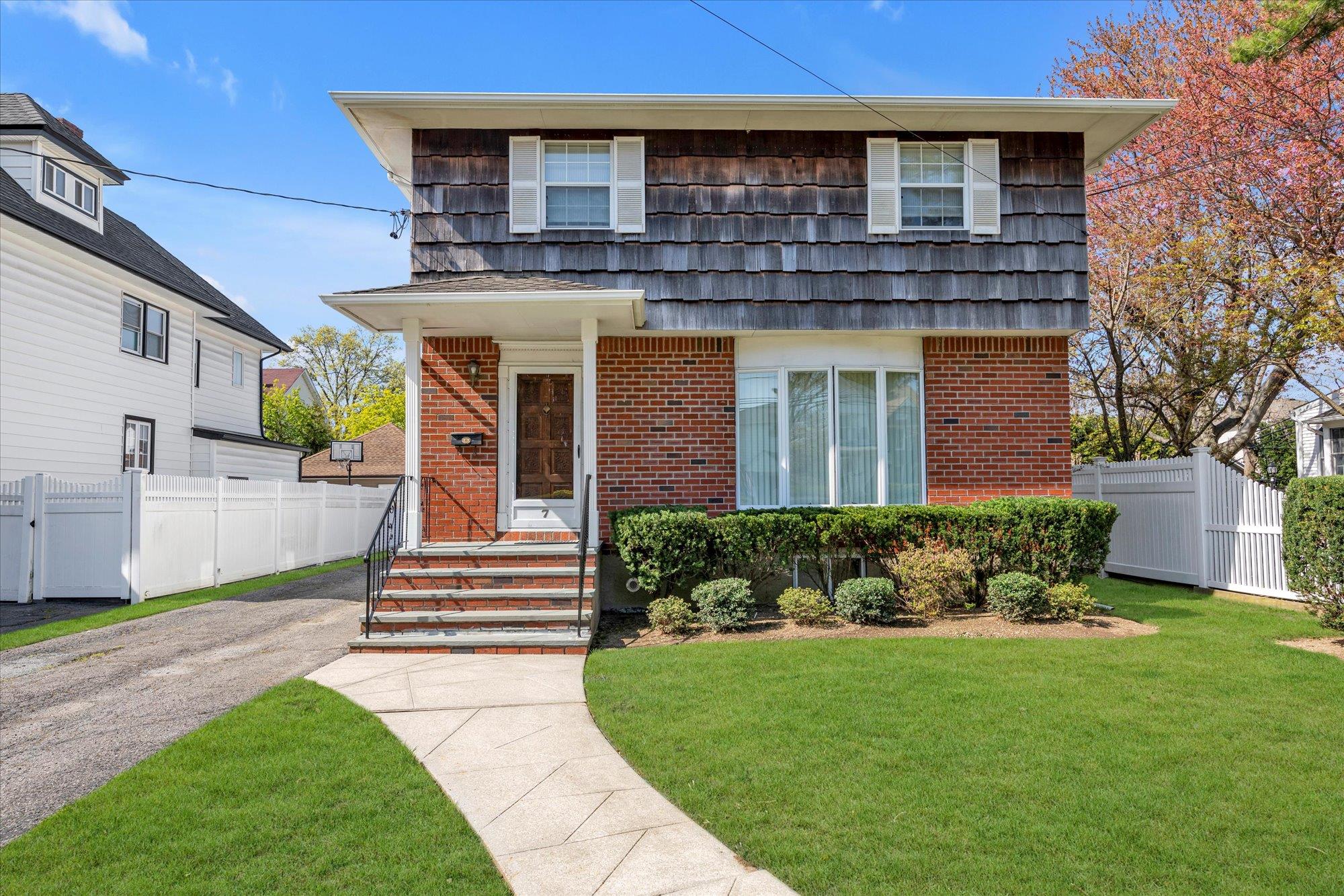 #1 photo, 7 Sunset Avenue, ناسو Lynbrook , NY 11563