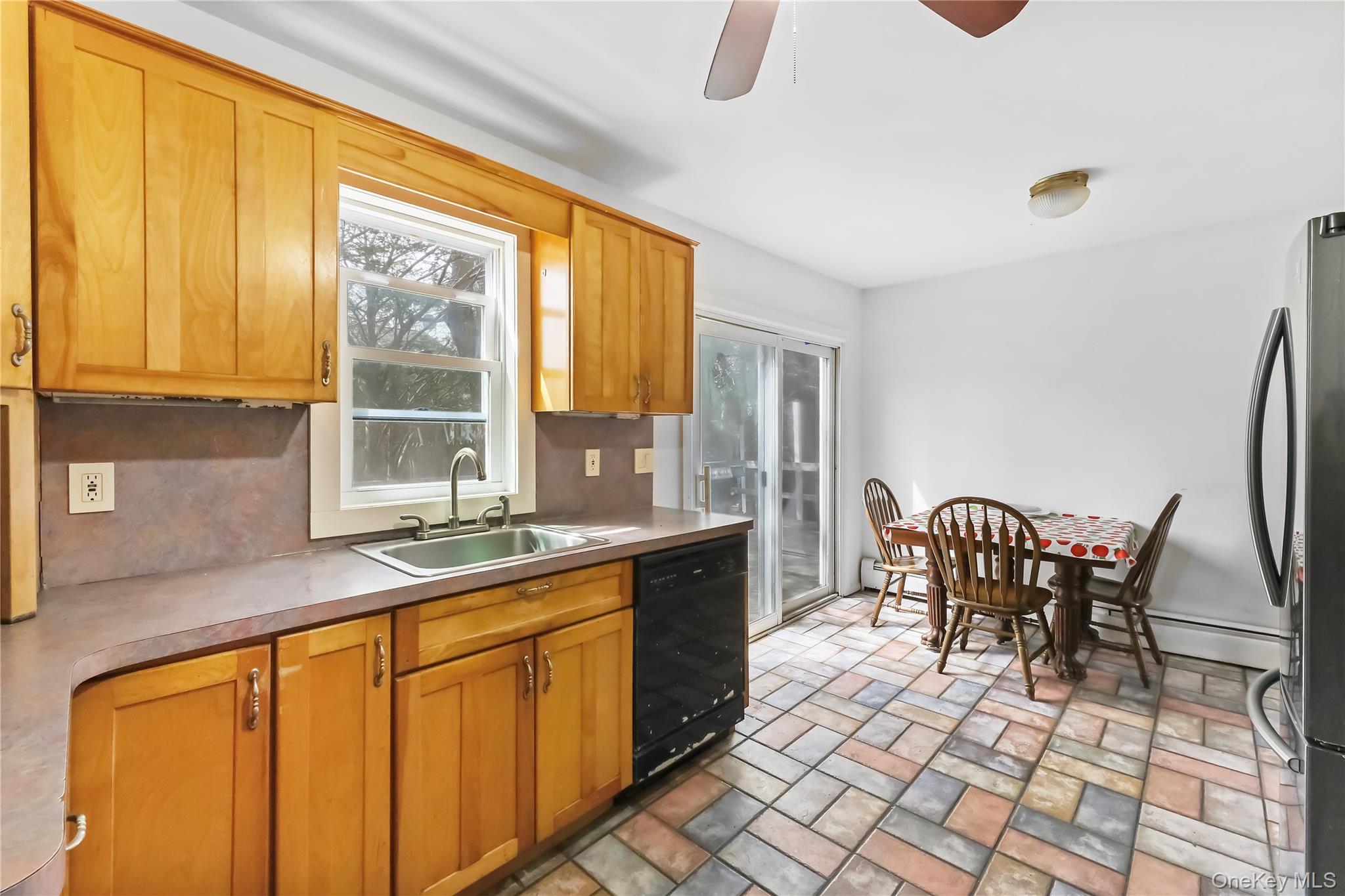 #11 photo, 60 School Street, سوفولك Hampton Bays , NY 11946