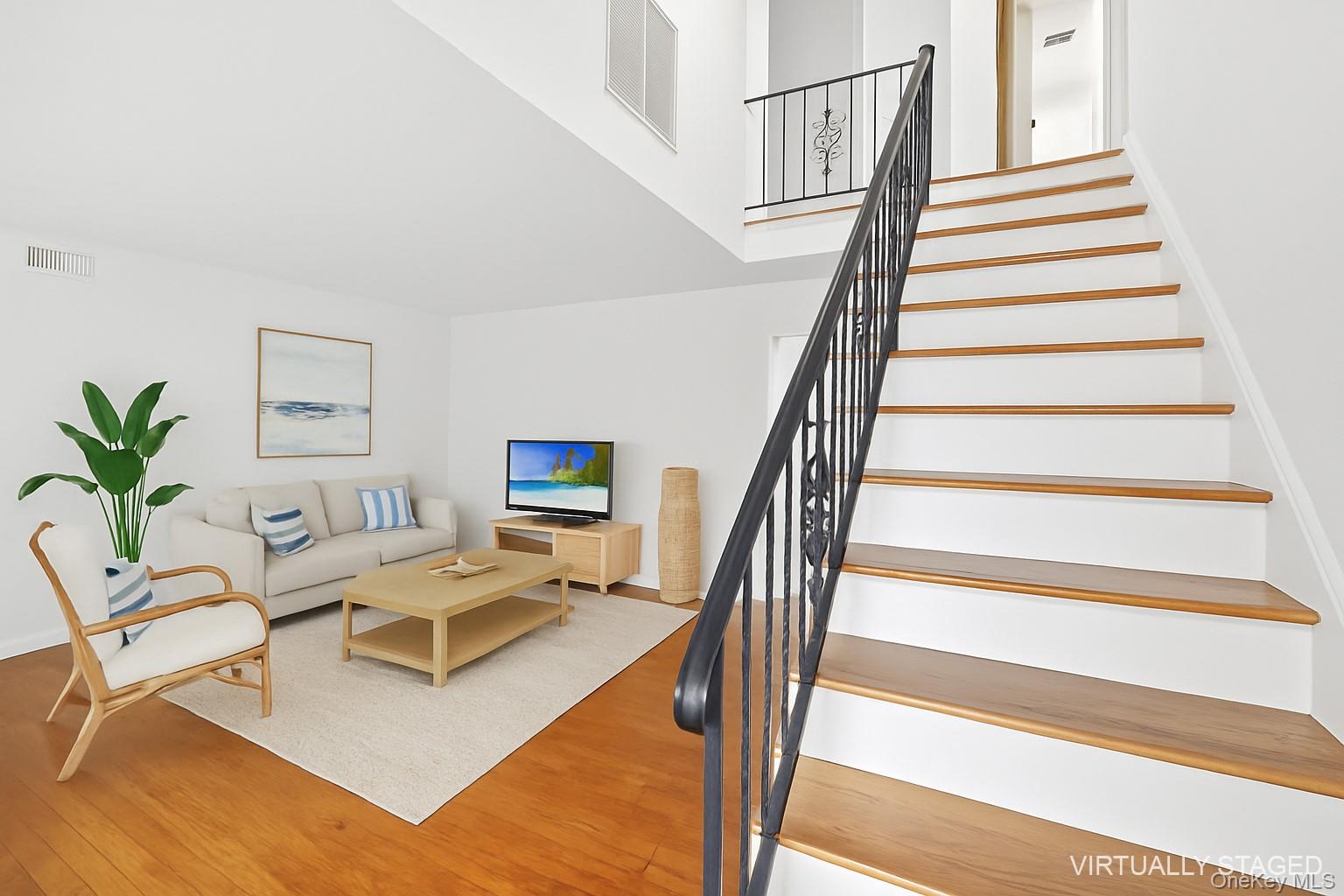 #4 photo, 60 School Street, سوفولك Hampton Bays , NY 11946