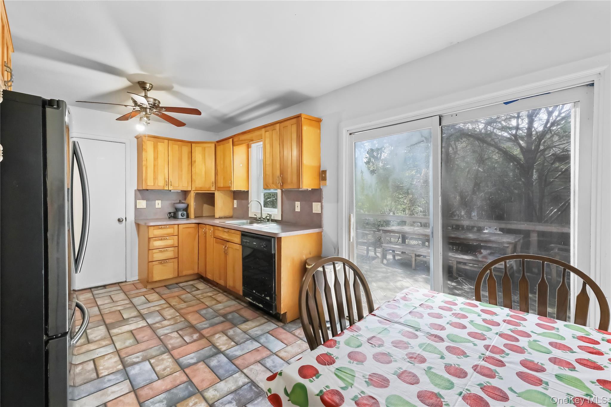 #8 photo, 60 School Street, سوفولك Hampton Bays , NY 11946