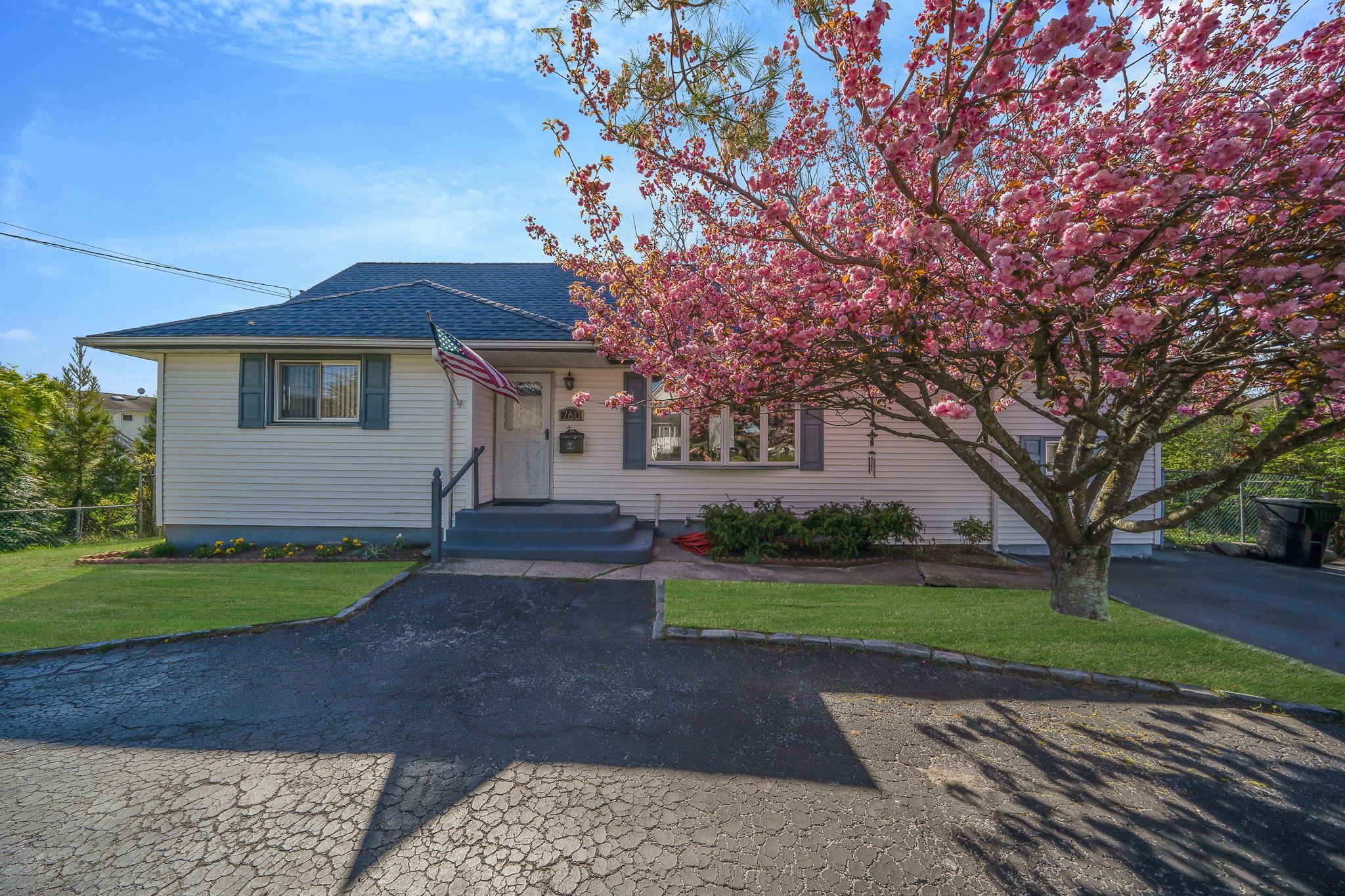 #1 photo, 760 Higbie Lane, West Islip , NY 11795