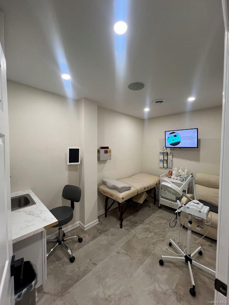 #6 photo, 3552 E Tremont Avenue, ブロンクス区 Bronx , NY 10465