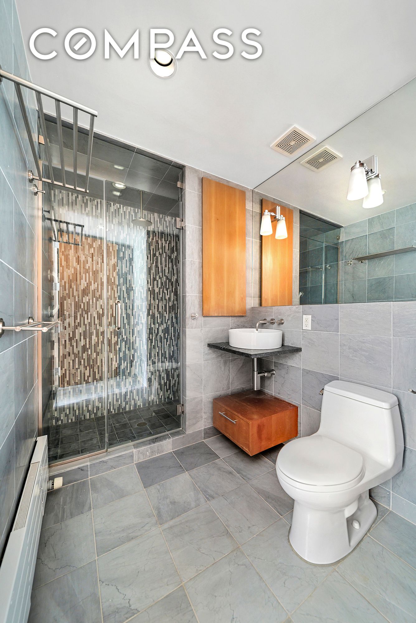 #10 photo, 331 E 8th Street, マンハッタン East Village , NY 10009