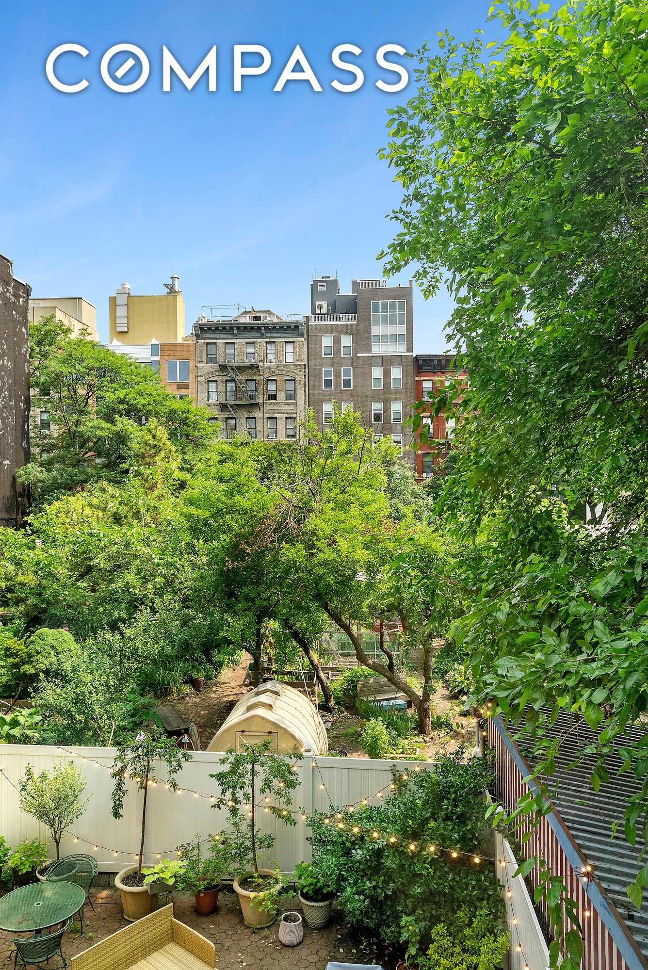 #11 photo, 331 E 8th Street, マンハッタン East Village , NY 10009