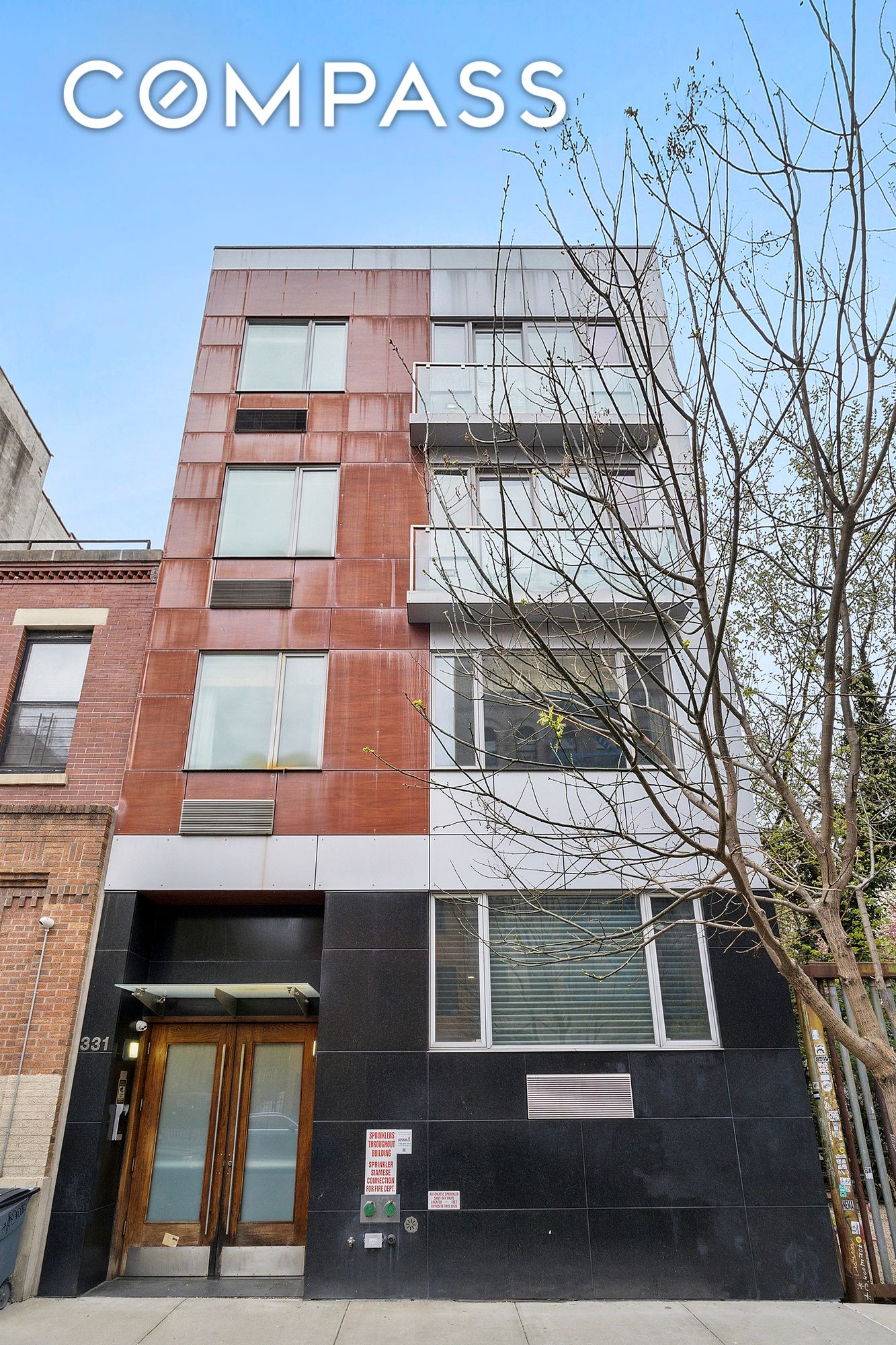 #12 photo, 331 E 8th Street, マンハッタン East Village , NY 10009