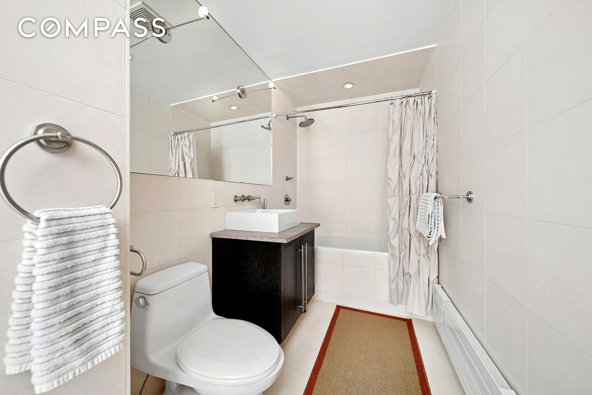 #7 photo, 331 E 8th Street, マンハッタン East Village , NY 10009