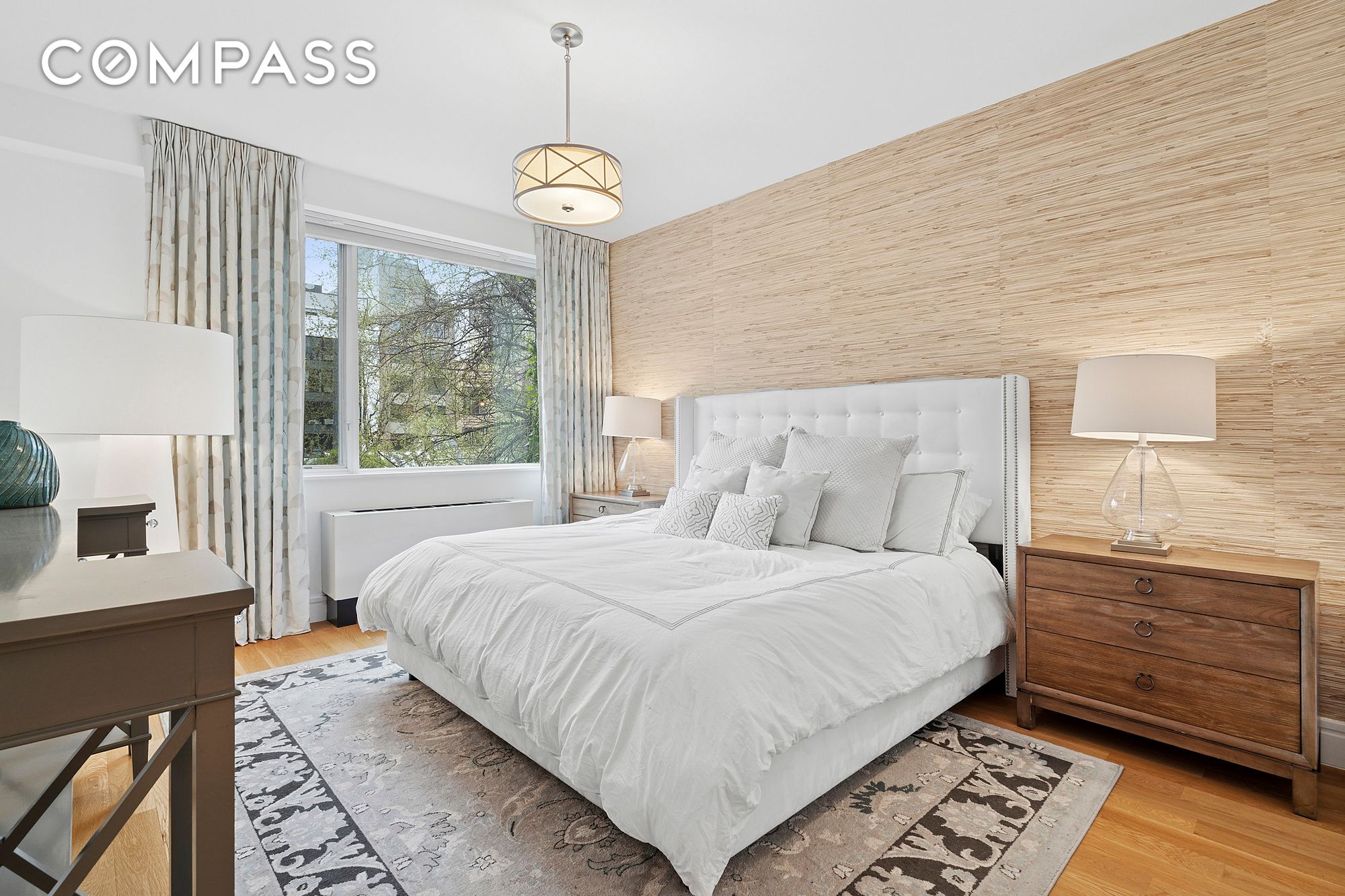 #9 photo, 331 E 8th Street, マンハッタン East Village , NY 10009