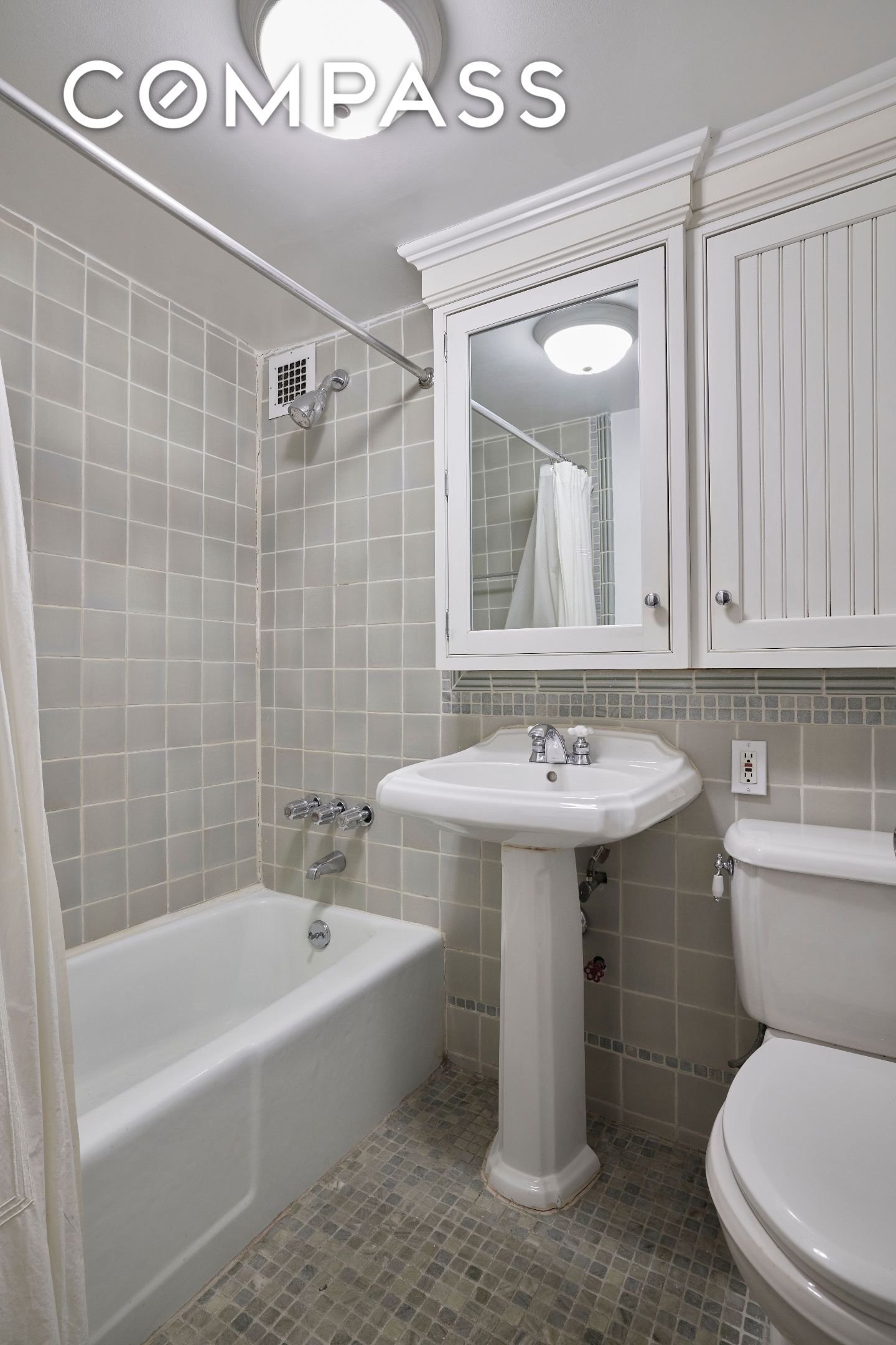 #7 photo, 211 Thompson Street, マンハッタン Greenwich Village , NY 10012