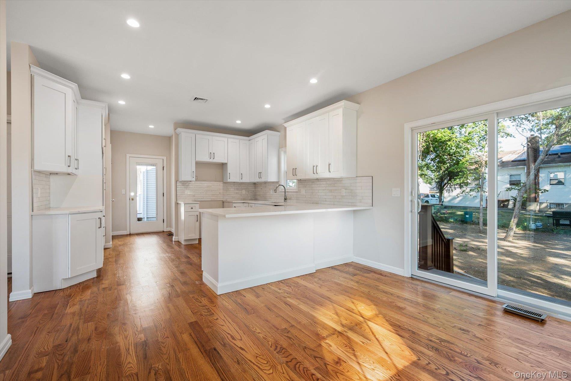 #10 photo, 2 Gail-Grace Court, サフォーク郡 Copiague , NY 11726