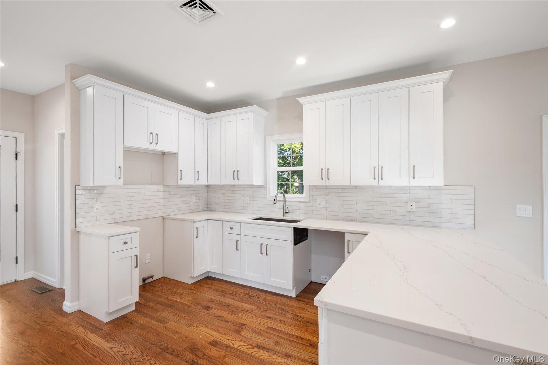 #11 photo, 2 Gail-Grace Court, サフォーク郡 Copiague , NY 11726