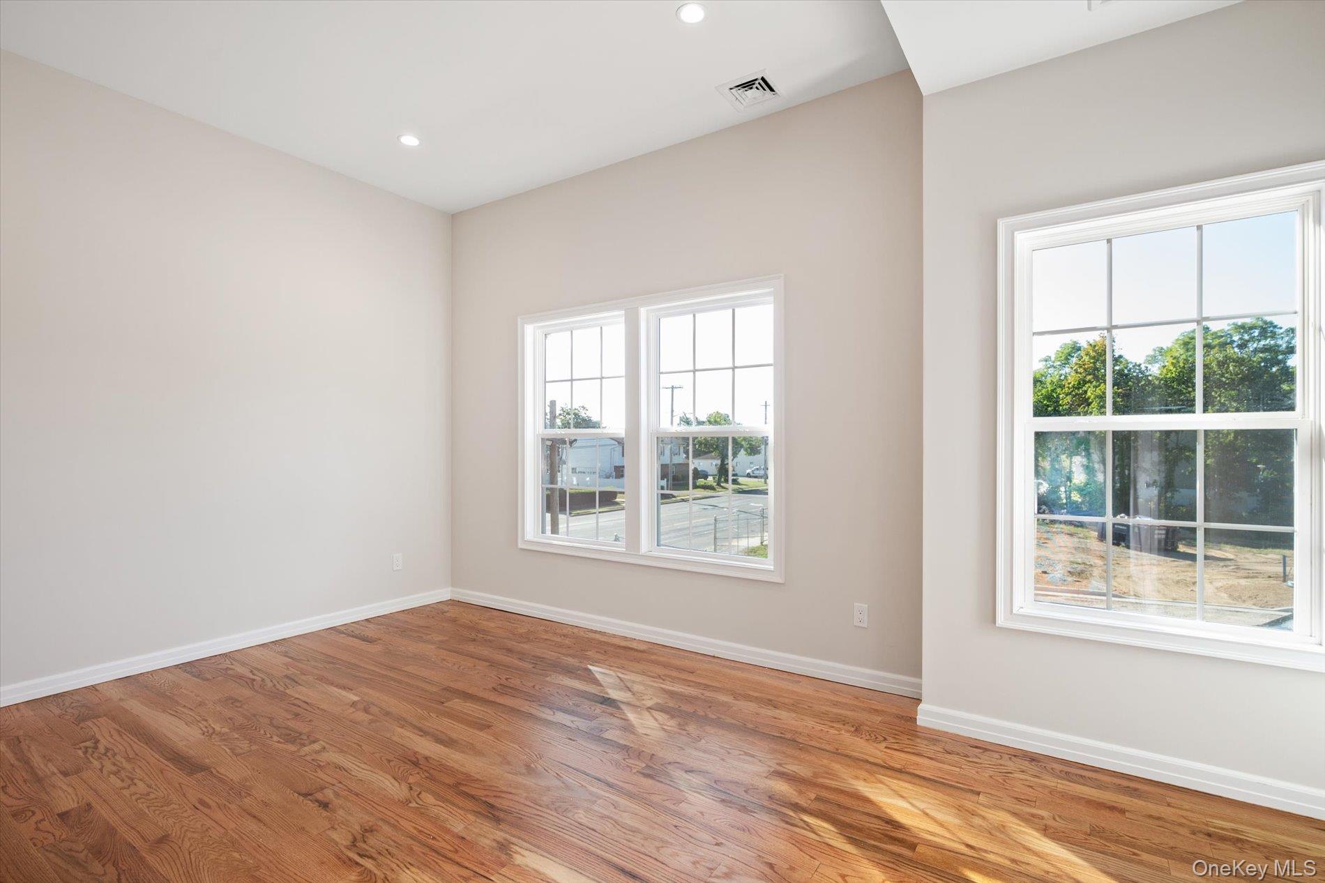 #13 photo, 2 Gail-Grace Court, サフォーク郡 Copiague , NY 11726