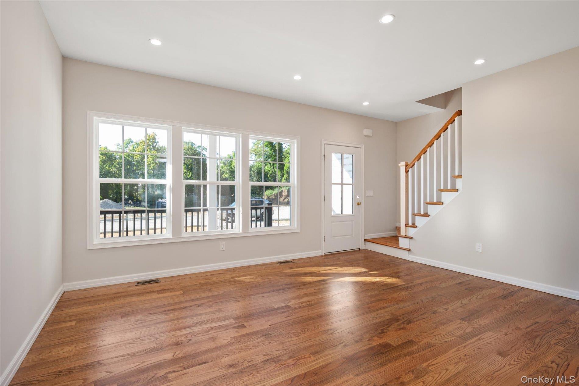 #7 photo, 2 Gail-Grace Court, サフォーク郡 Copiague , NY 11726