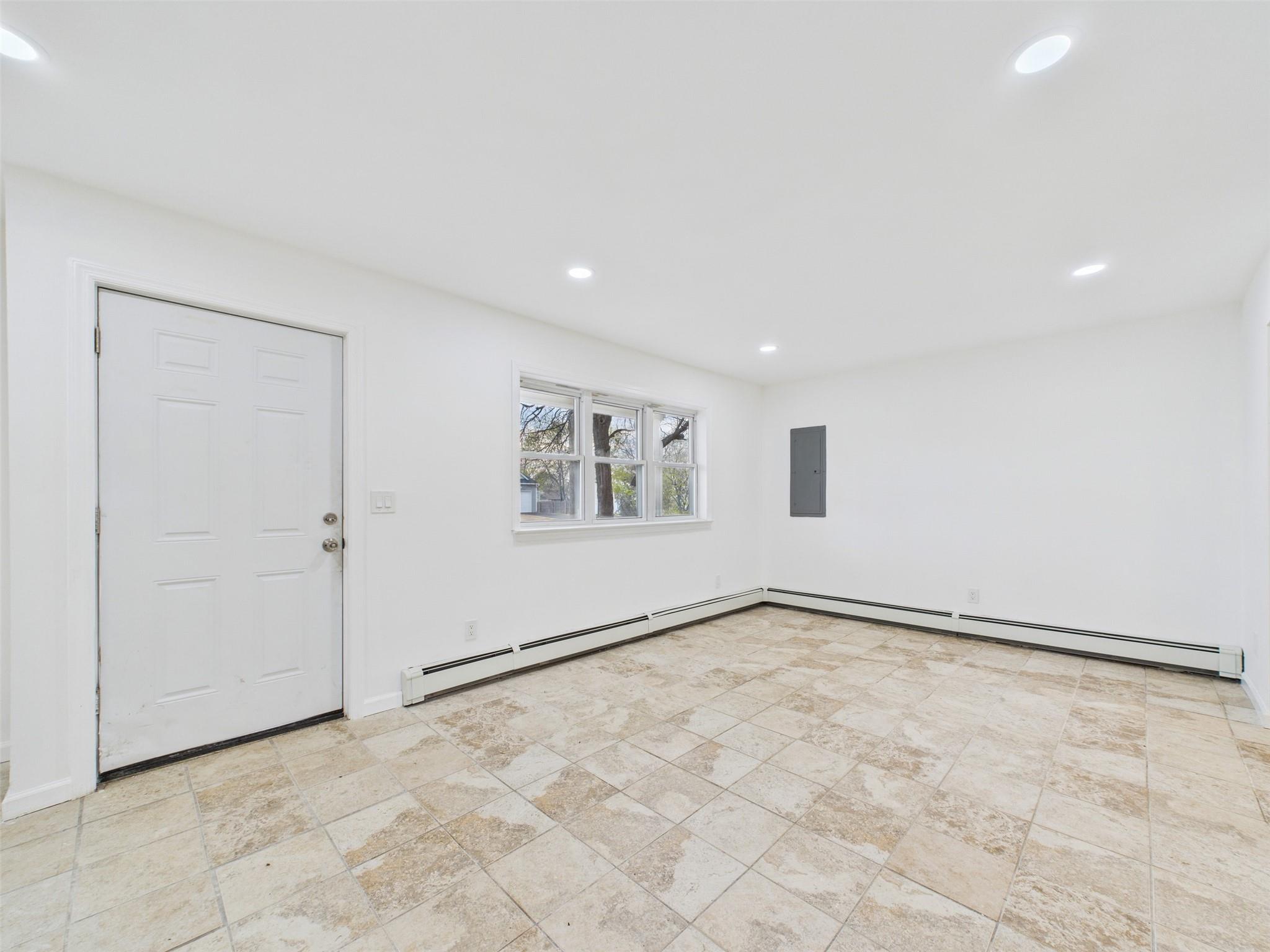 #13 photo, 613 Bourdois Avenue, サフォーク郡 Bellport , NY 11713