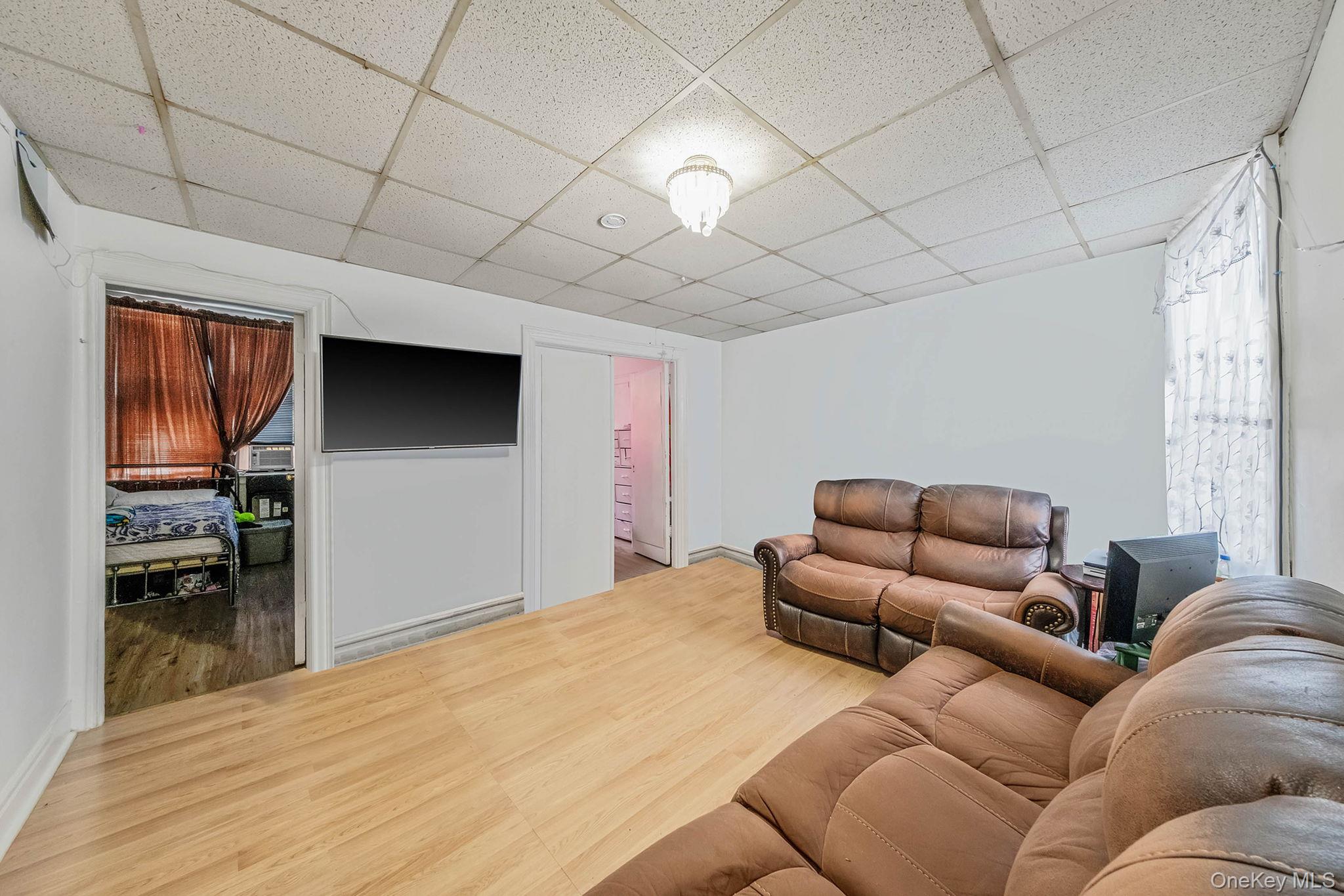 #11 photo, 61 1/2 Glen Street, ナッソー郡 Glen Cove , NY 11542