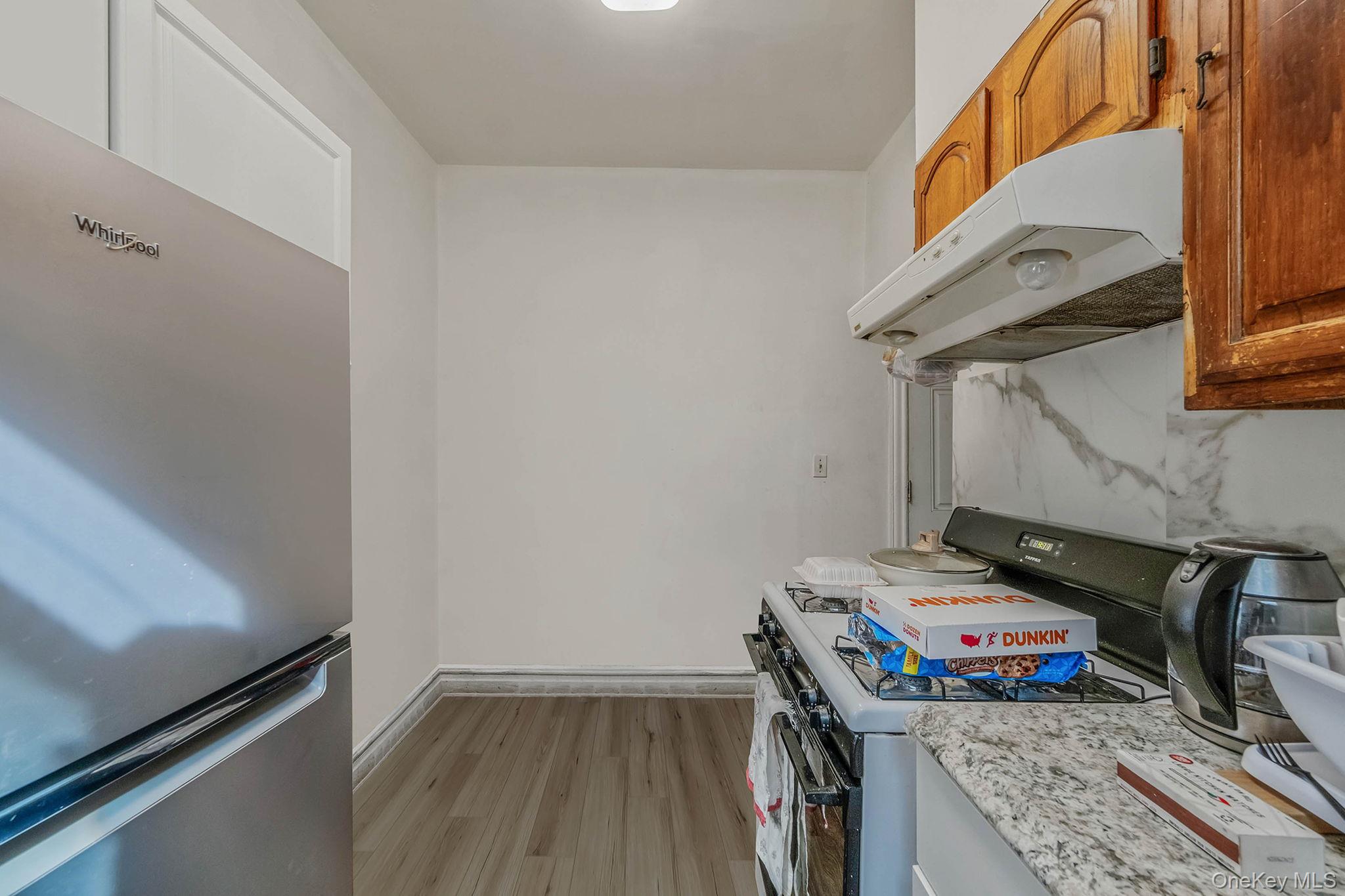 #14 photo, 61 1/2 Glen Street, ナッソー郡 Glen Cove , NY 11542