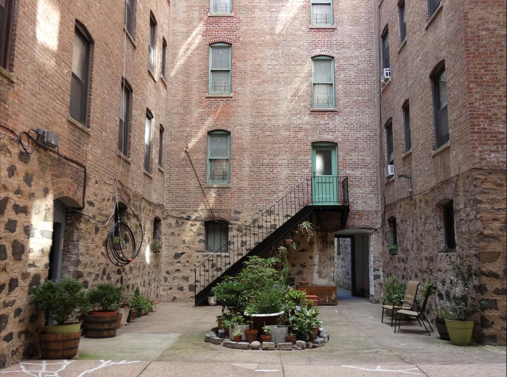 #13 photo, 35-35 82 Street, كوينز Jackson Heights , NY 11372