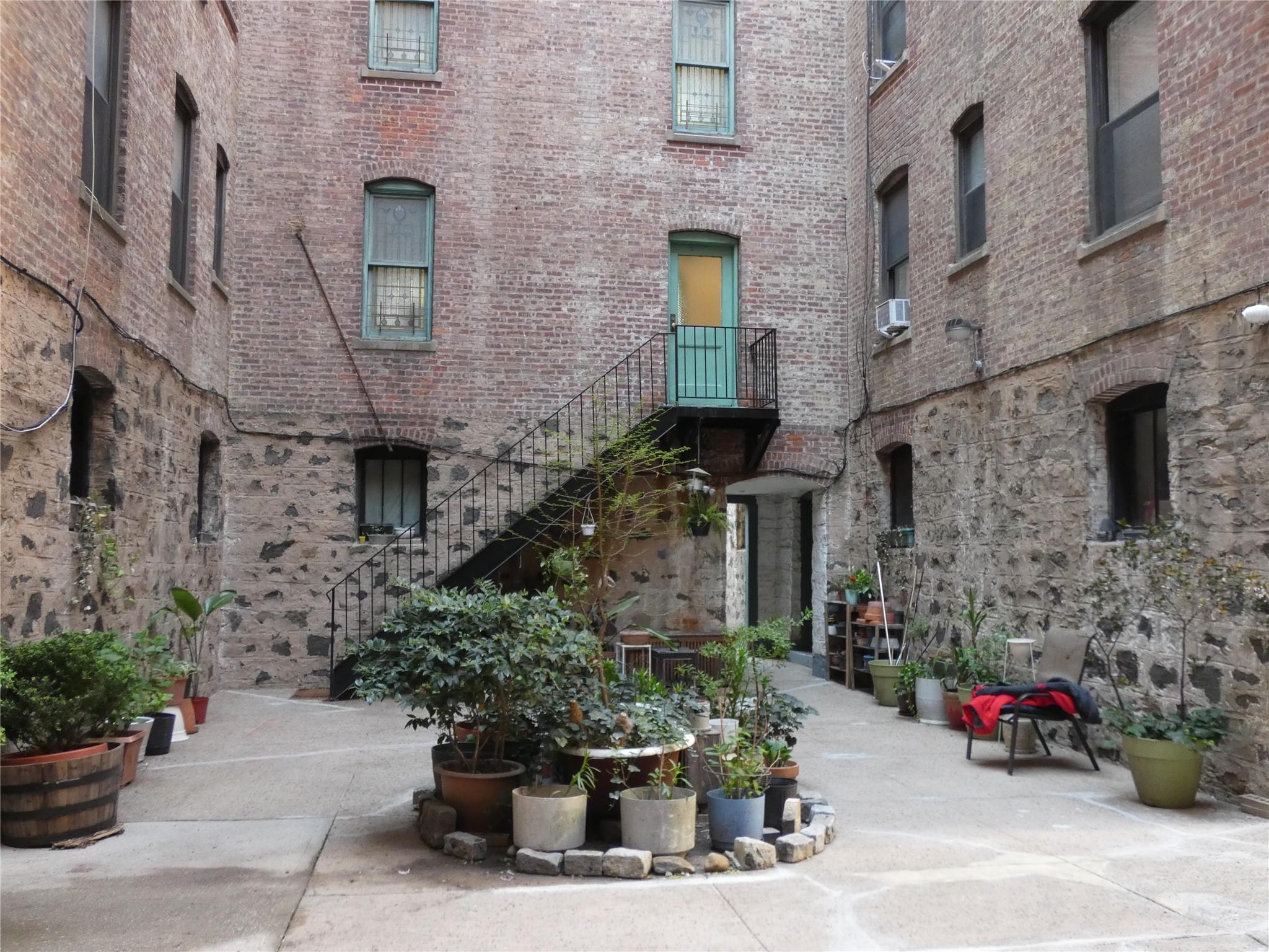 #9 photo, 35-35 82 Street, كوينز Jackson Heights , NY 11372