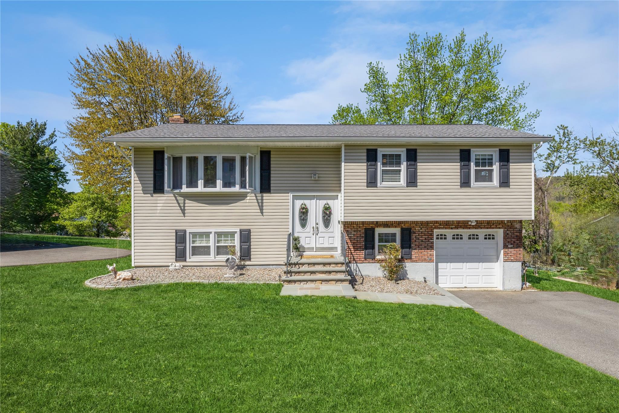 #1 photo, 26 Hillside Drive, Thiells , NY 10984