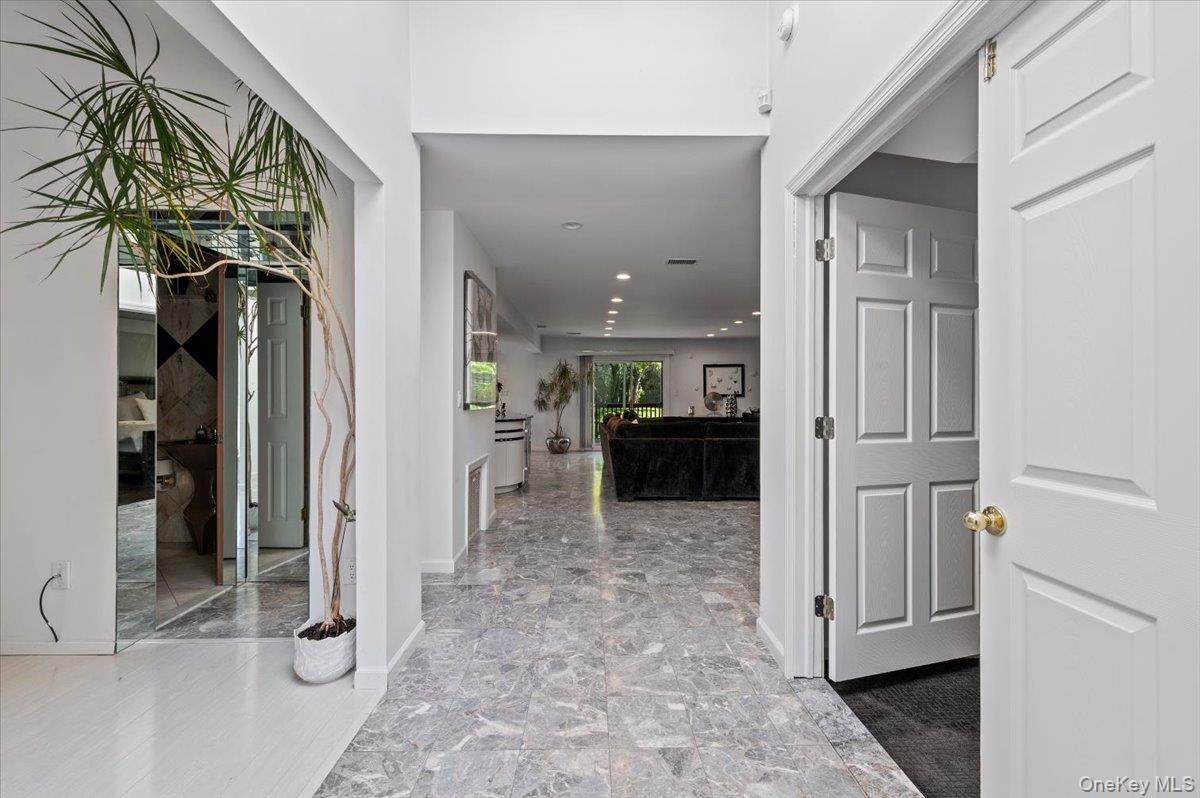 #3 photo, 54 Northgate Circle, サフォーク郡 Melville , NY 11747