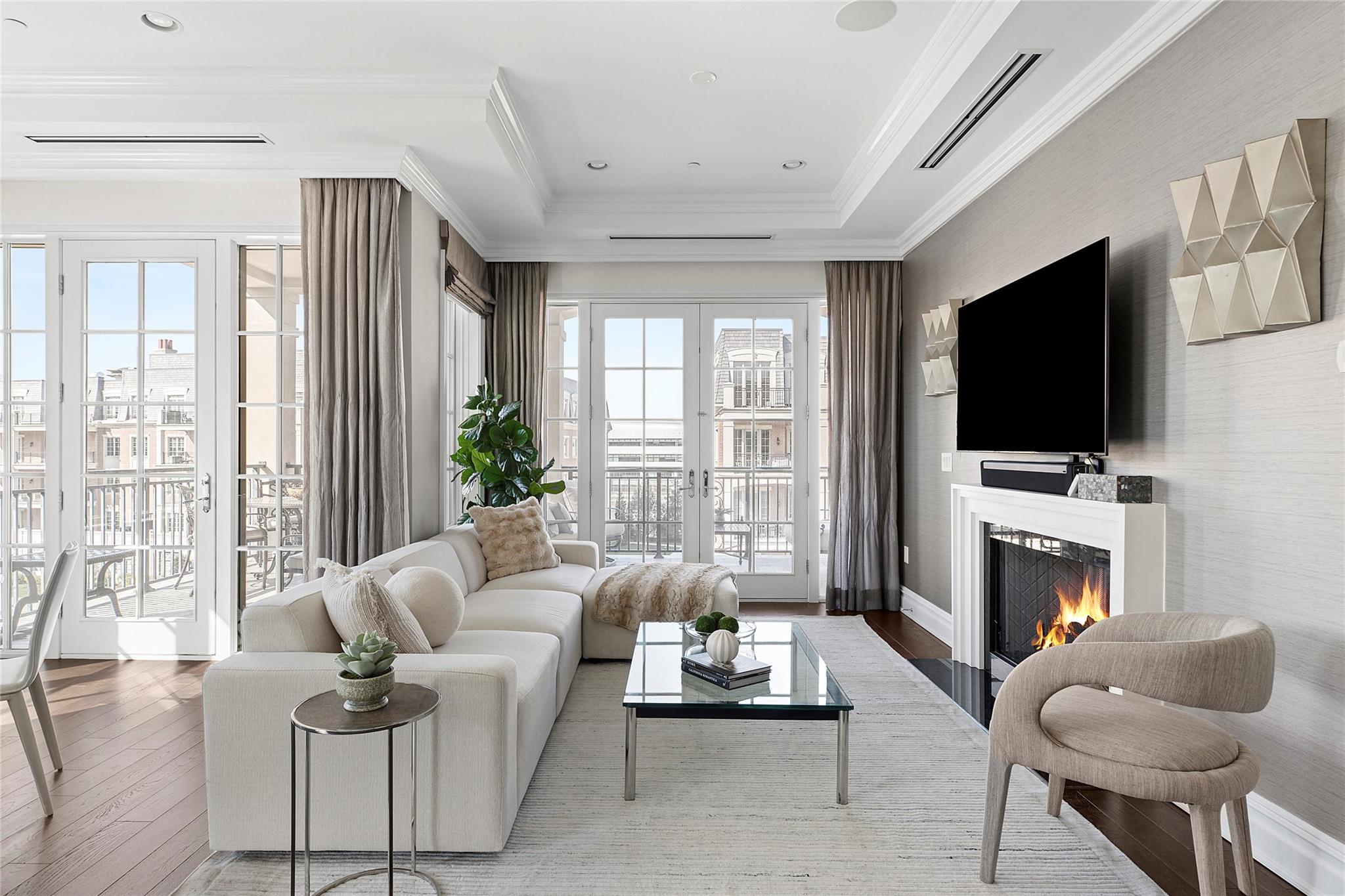 #1 photo, 1000 Royal Court, North Hills , NY 11040