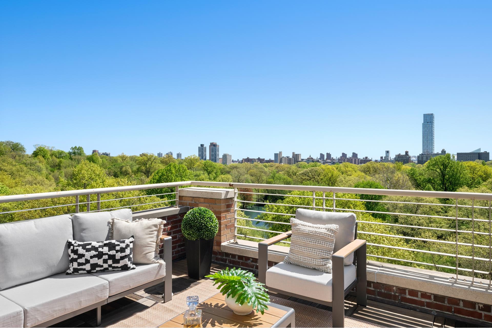 #17 photo, 407 CENTRAL Park W, マンハッタン Manhattan Valley , NY 10025