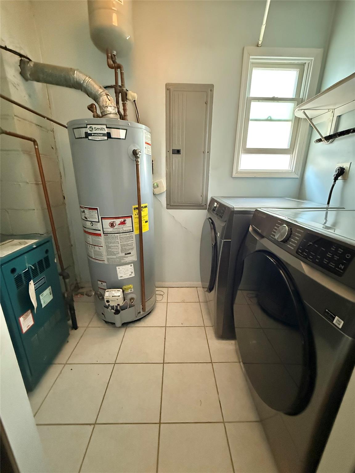 #17 photo, 39 E Hollywood Avenue, Lindenhurst , NY 11757